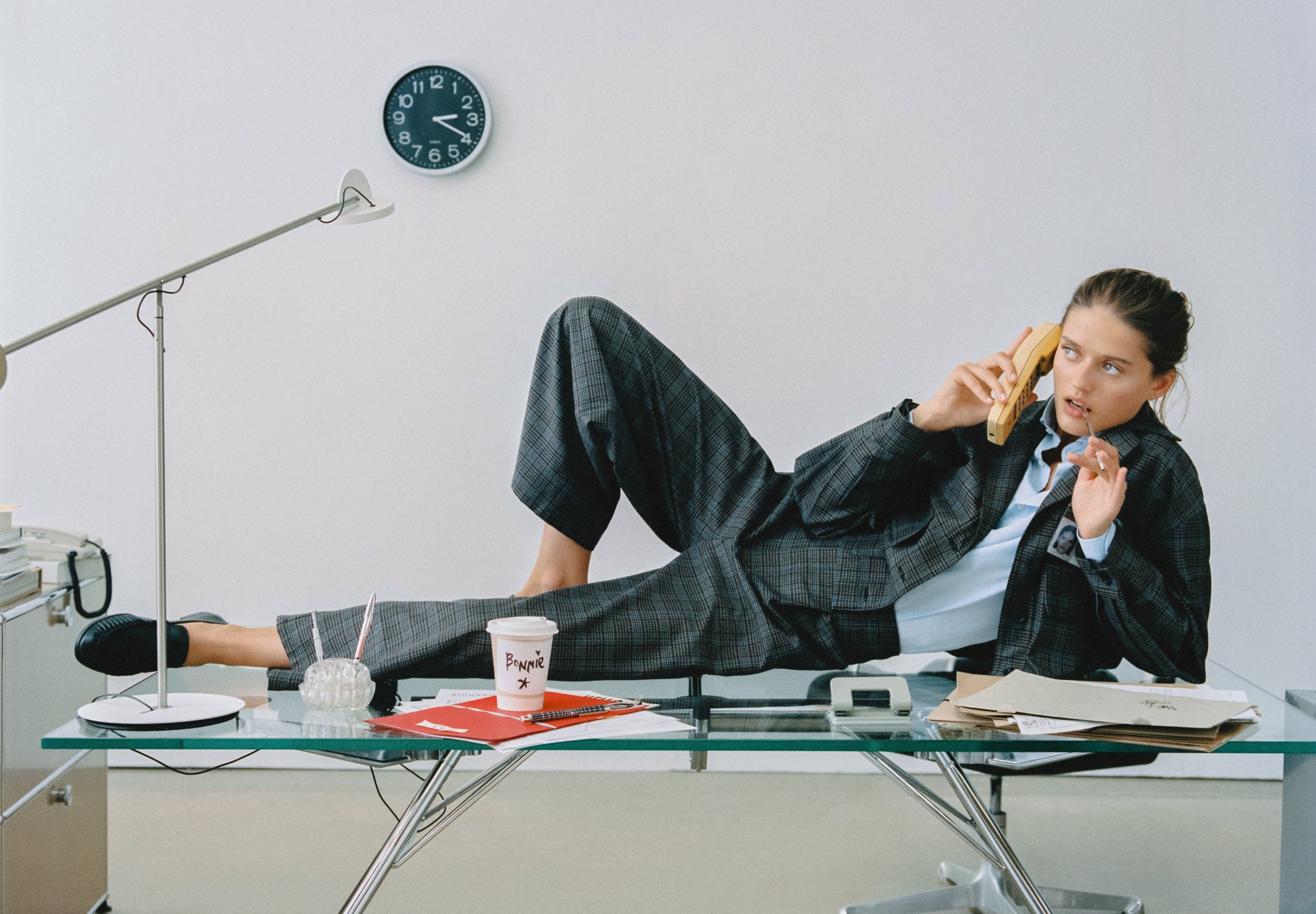 070925_des_backtooffice_woman_02