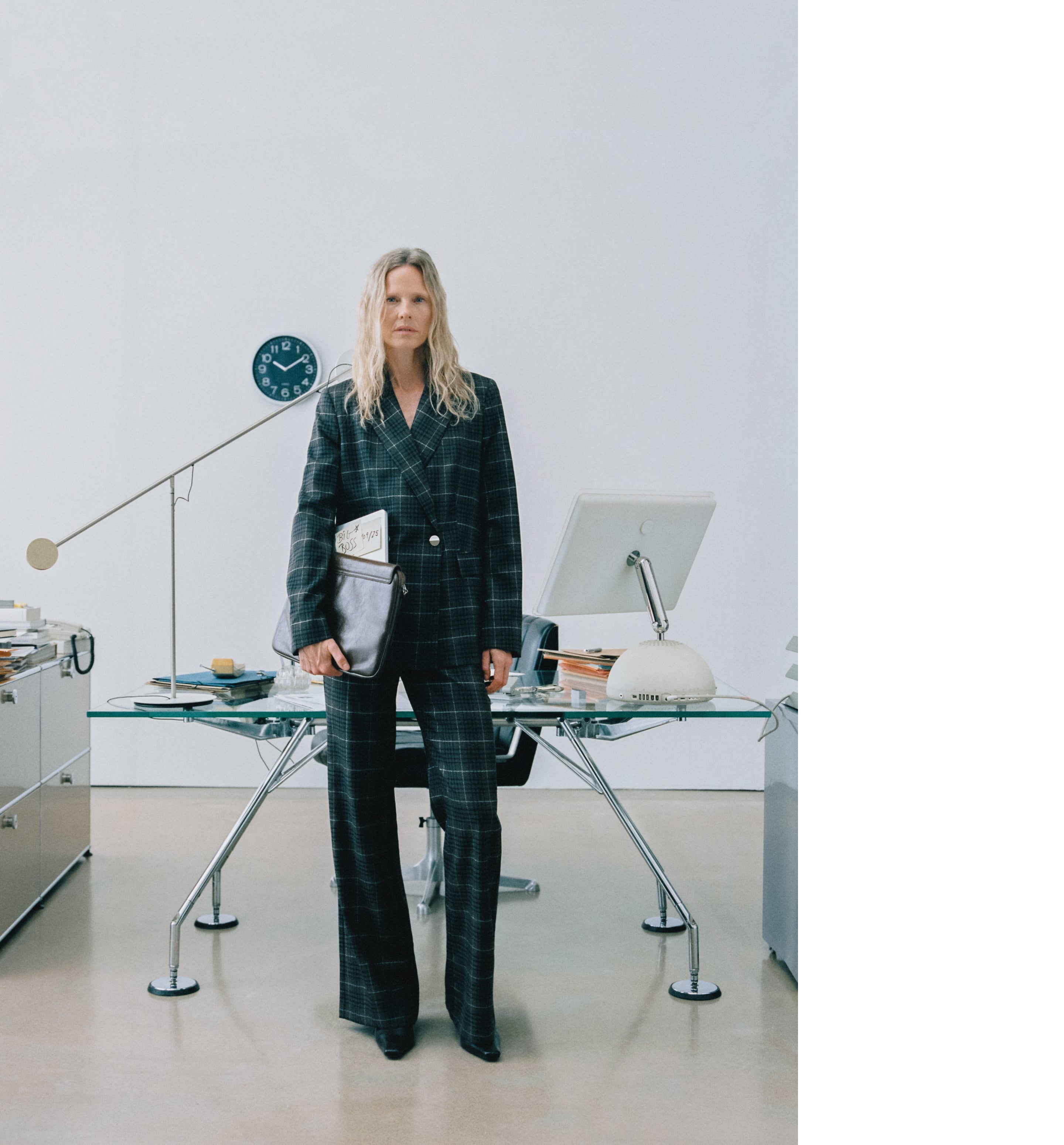 070925_des_backtooffice_woman_07