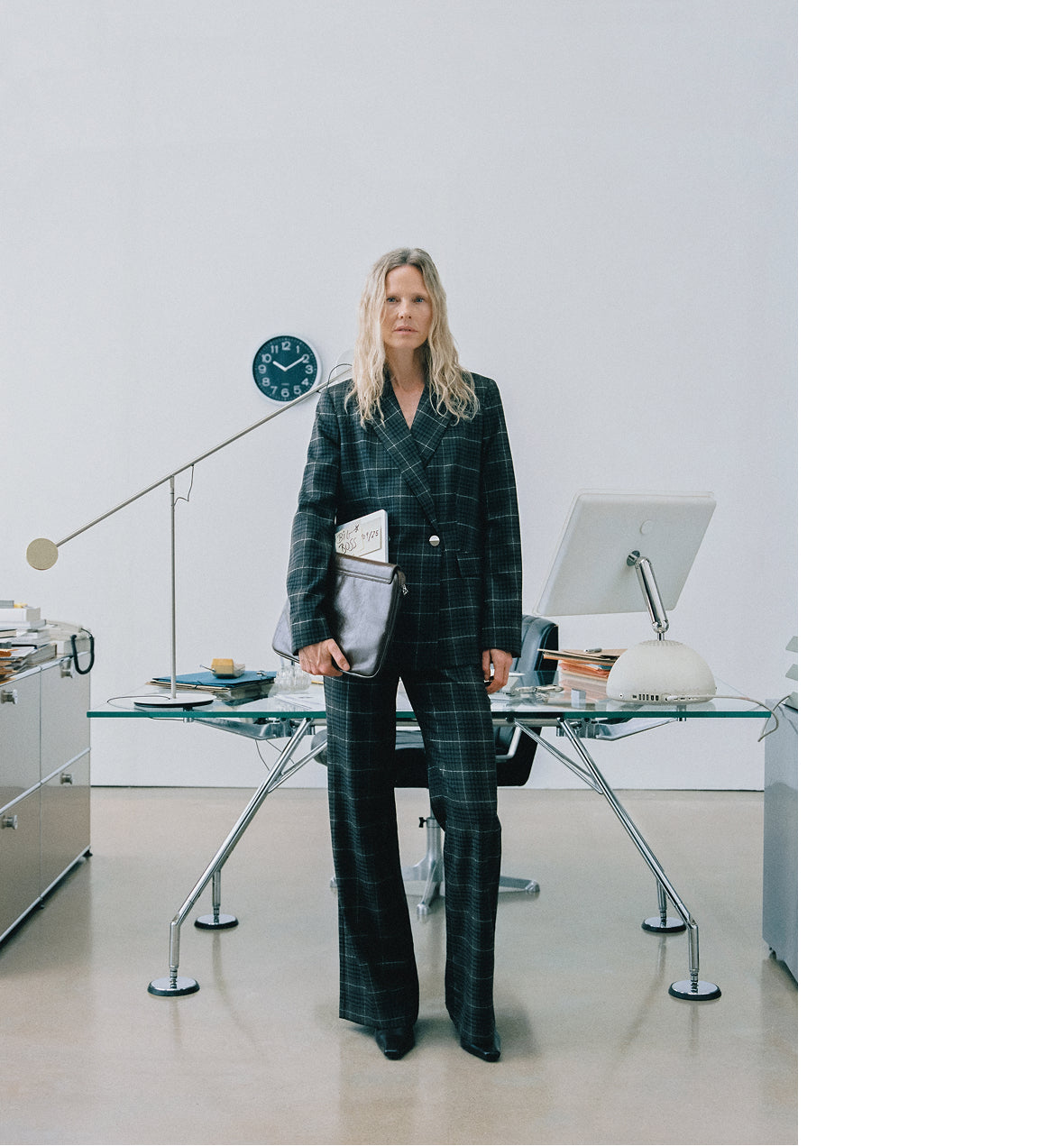 070925_mob_backtooffice_woman_07