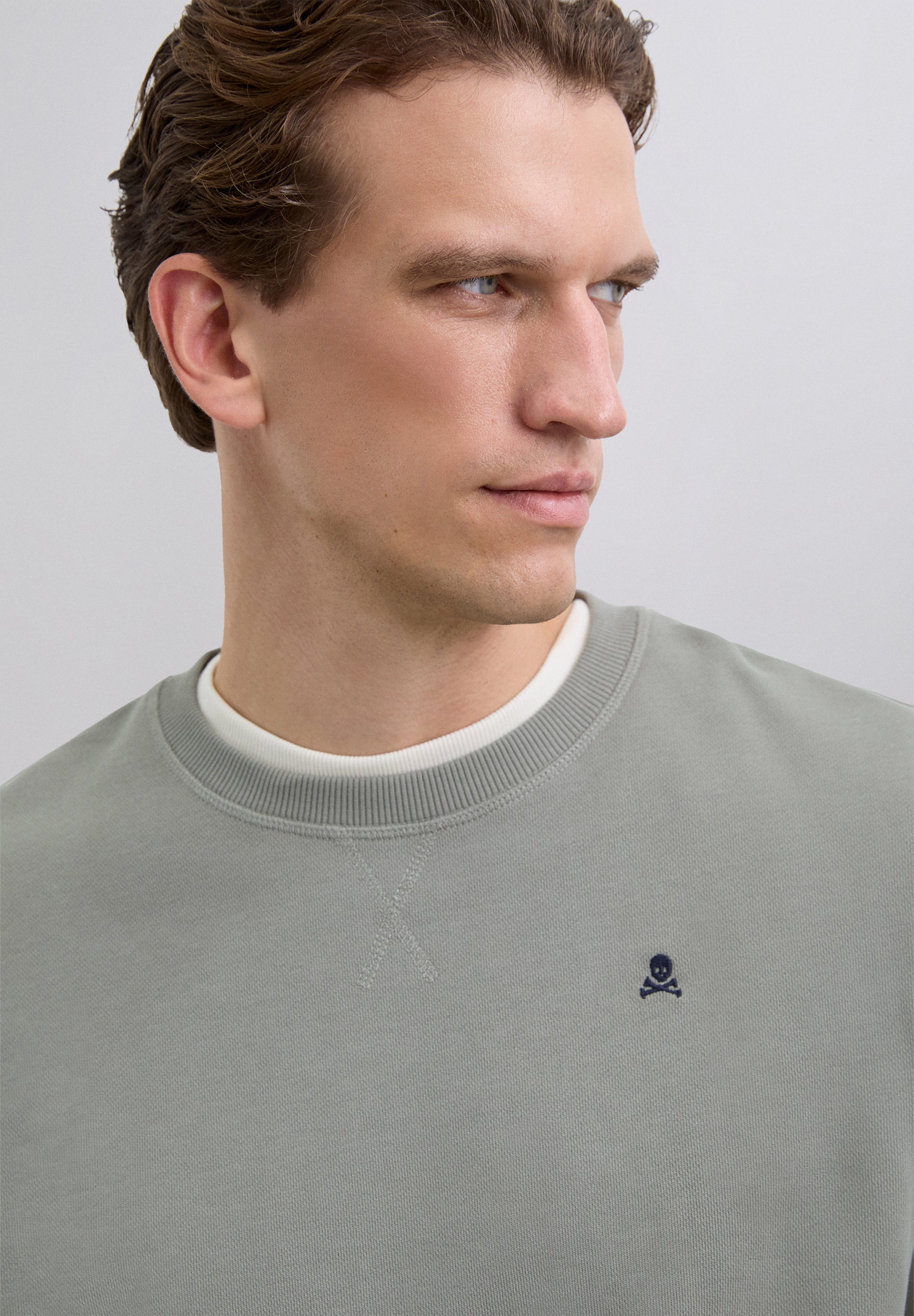 SUDADERA BÁSICA BORDADA CONTRASTE - Scalpers