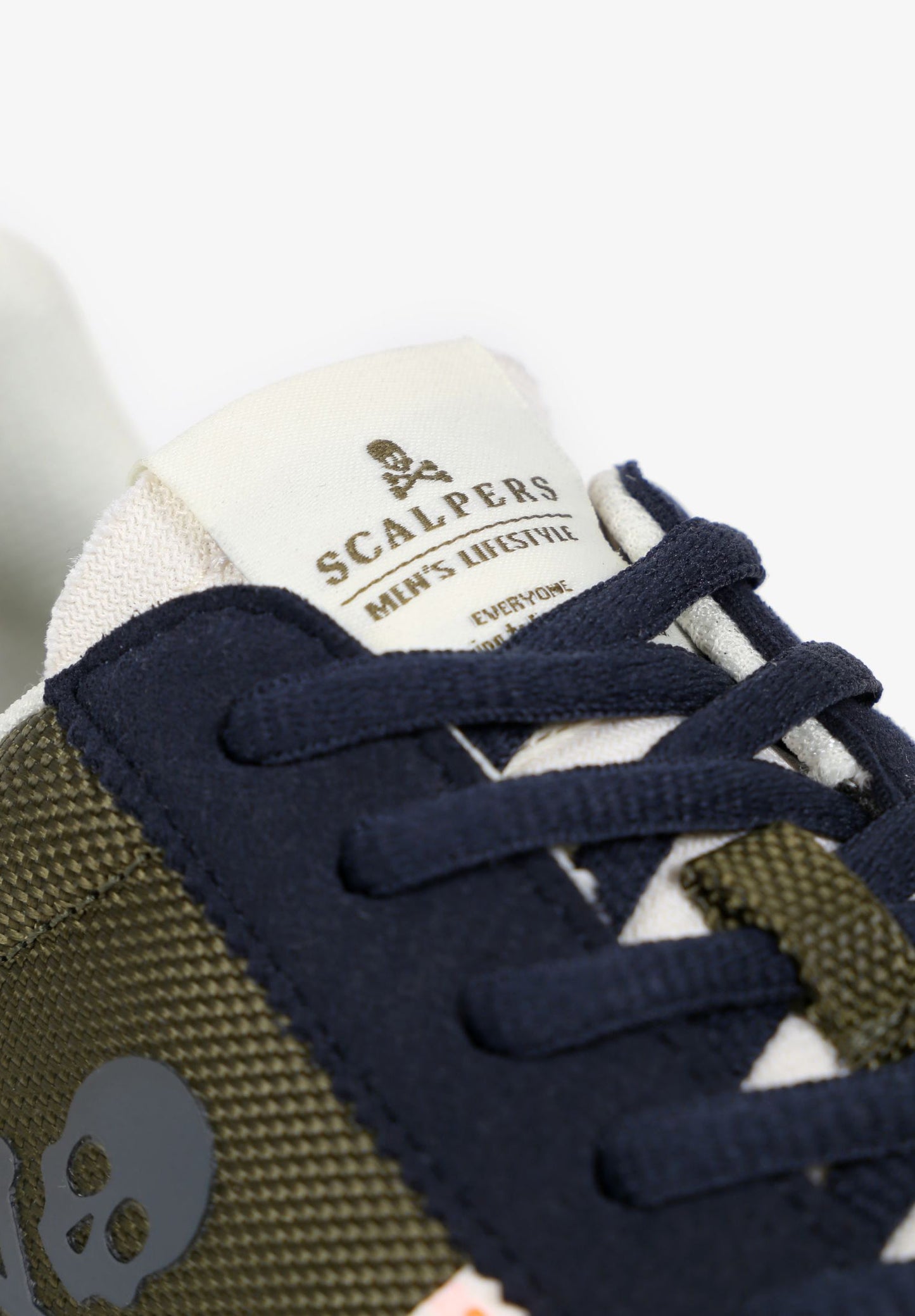 SNEAKERS BÁSICAS CALAVERA - Scalpers