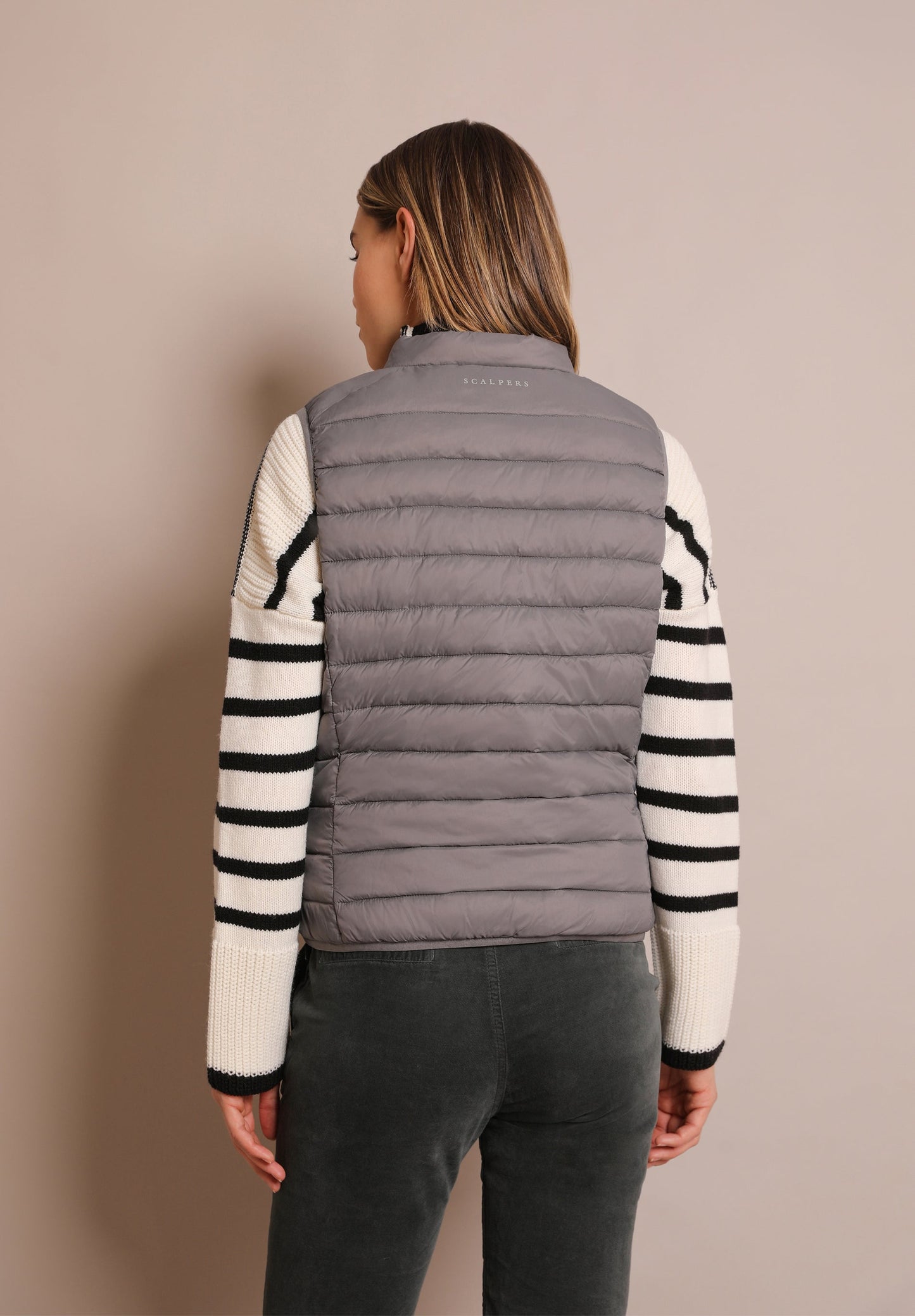 VESTE SANS MANCHES MATELASSÉE SKULL