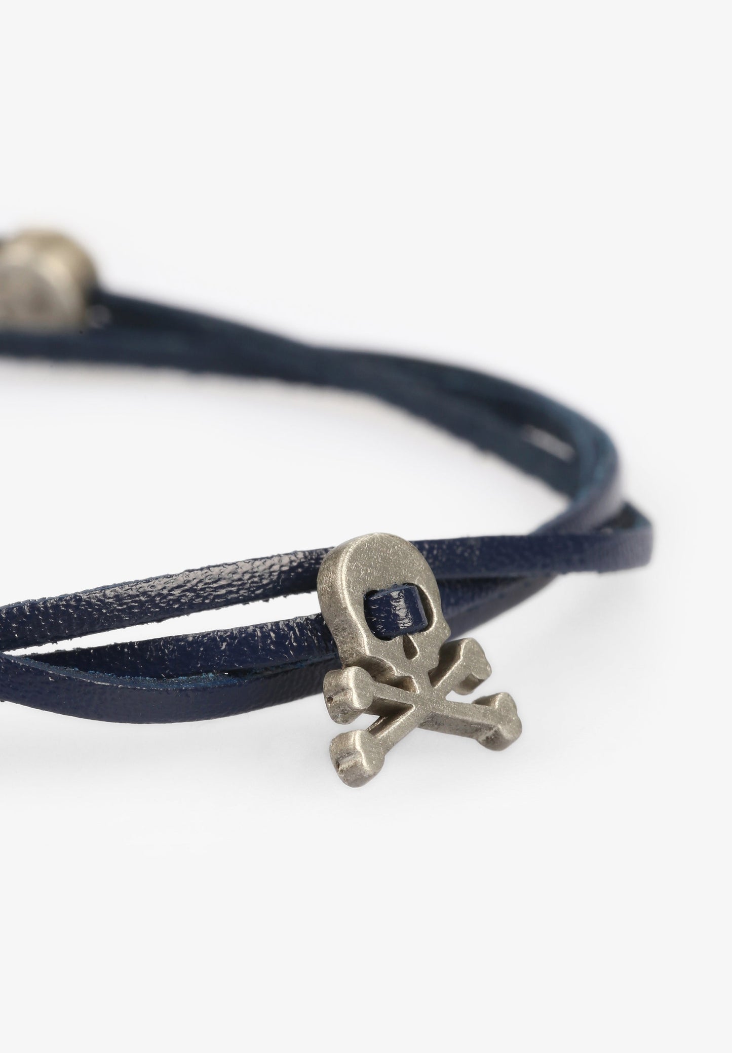 CORD BRACELET WITH SKULL