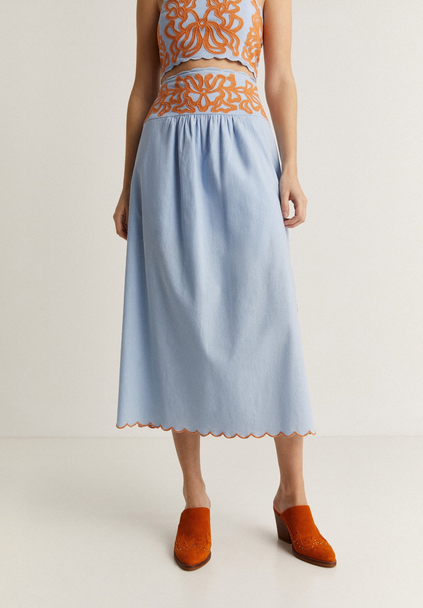 SKIRT WITH EMBROIDERED WAIST DETAIL