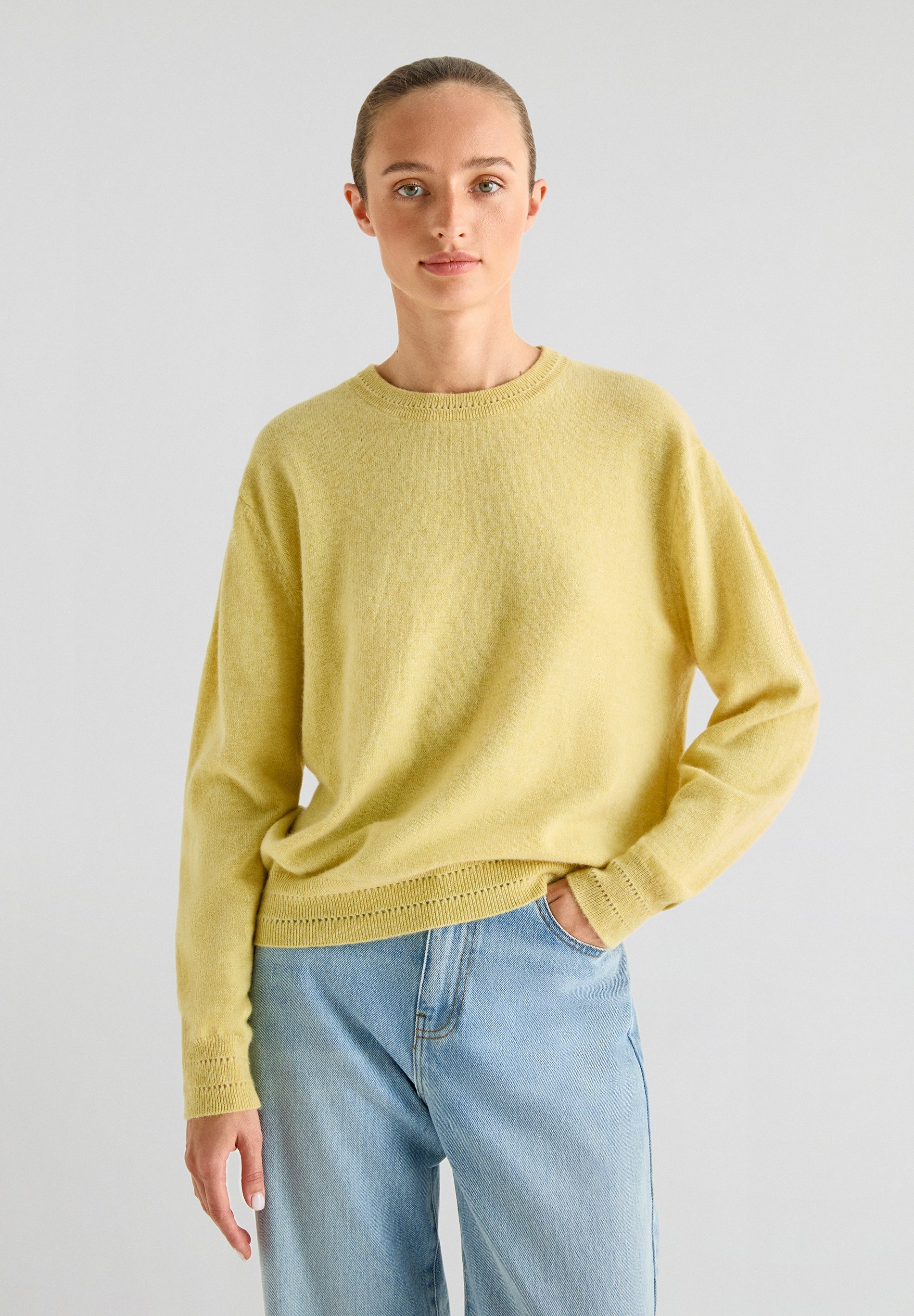 CASHMERE ROUND NECK SWEATER