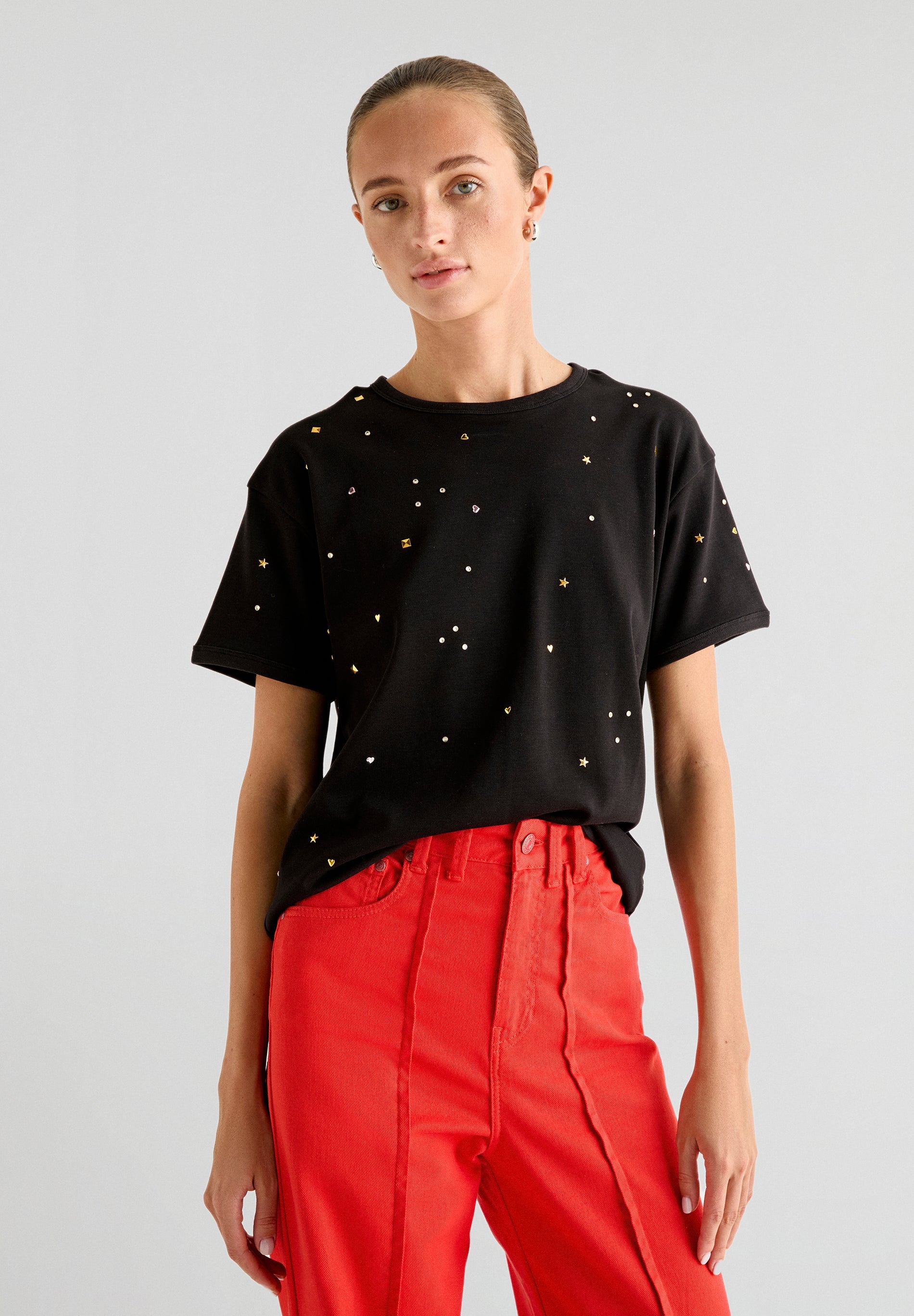 MULTICOLOURED STUDDED T-SHIRT