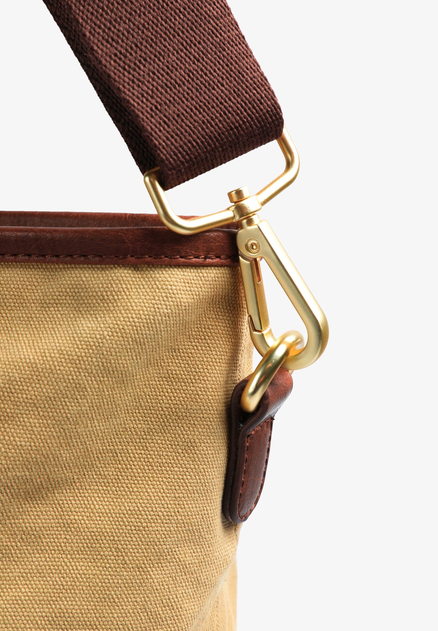 TRAVEL BAG WITH LEATHER DETAILS