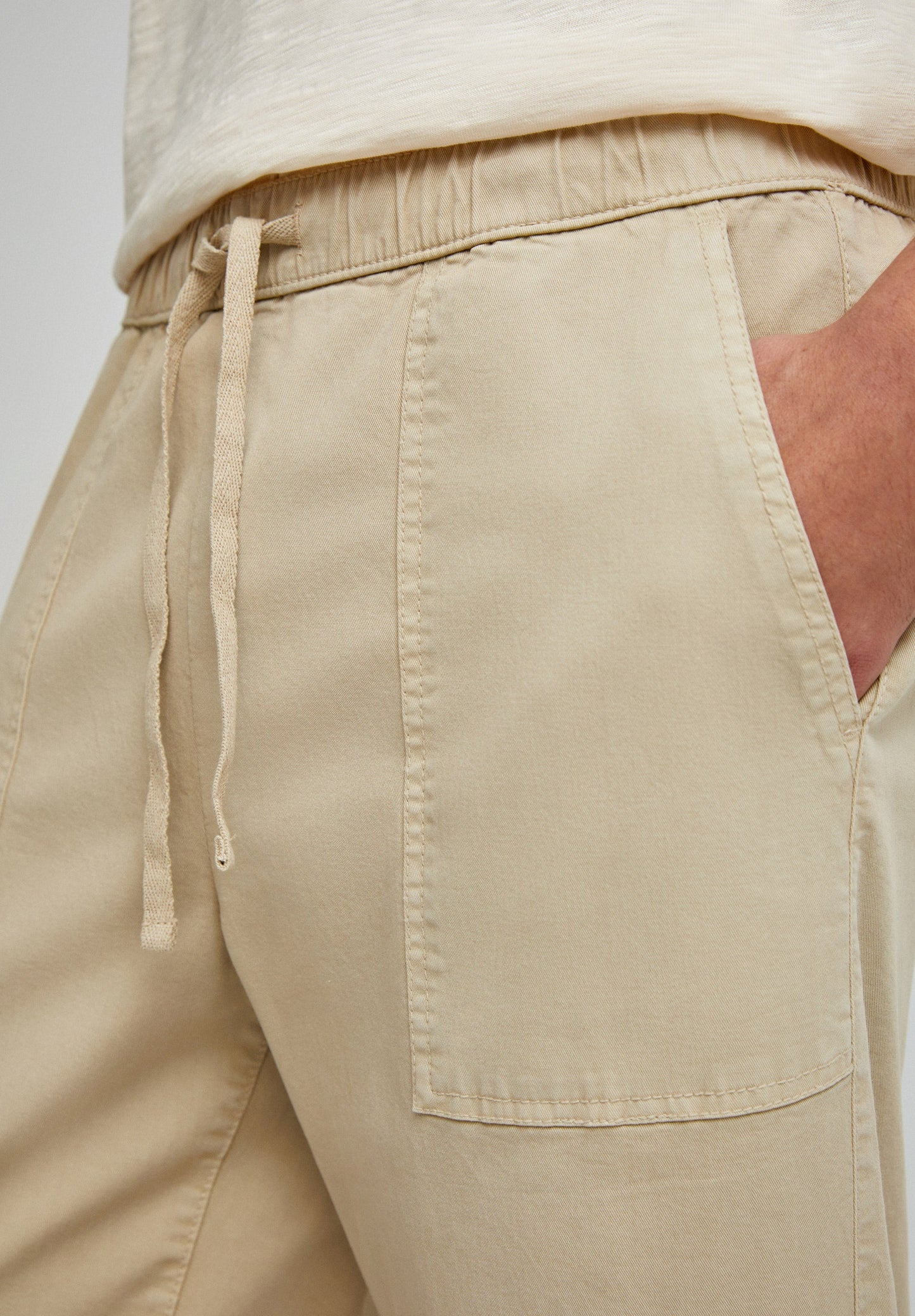 RELAXED FIT TROUSERS WITH ELASTICATED WAISTBAND