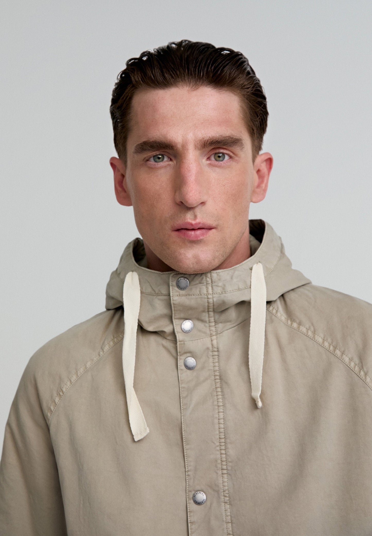 LIGHTWEIGHT JACKET WITH HOOD