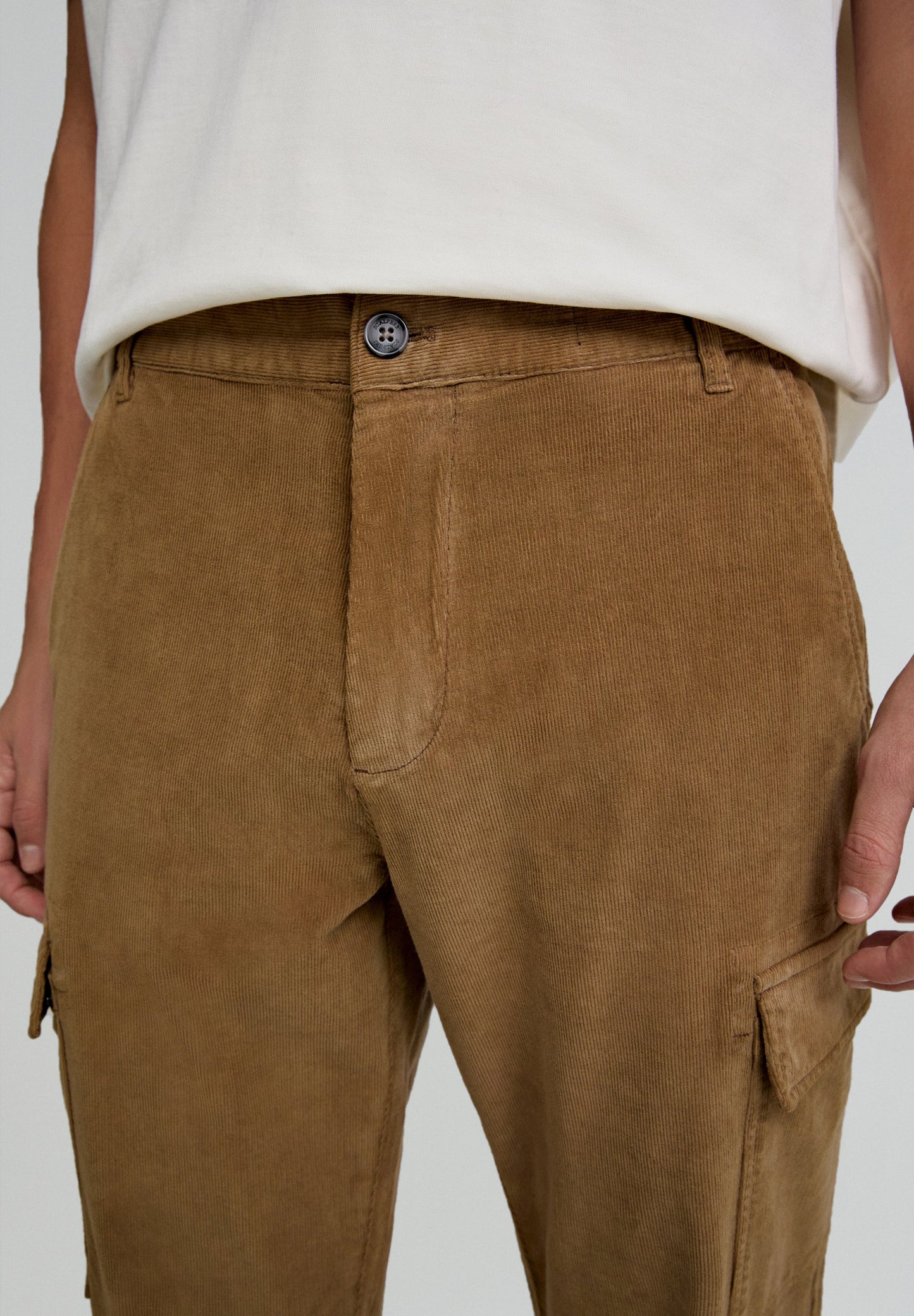 PANTALON CARGO MODERNE EN VELOURS CÔTELÉ