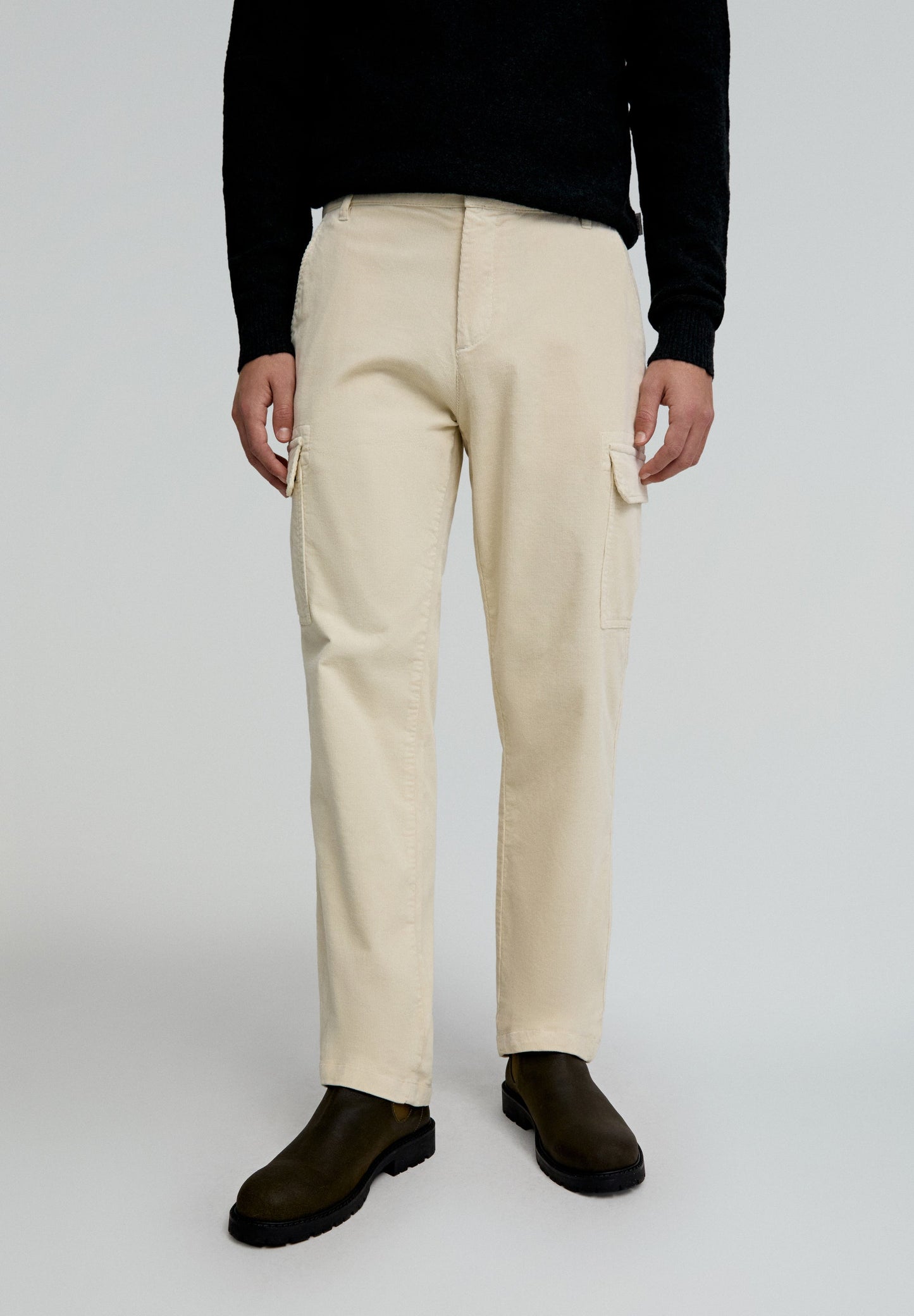 PANTALON CARGO MODERNE EN VELOURS CÔTELÉ