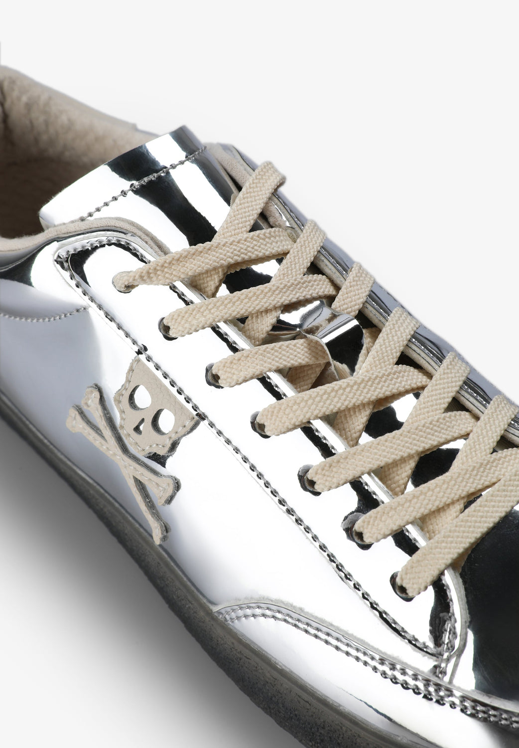SNEAKERS METALIZADAS CALAVERA - Scalpers