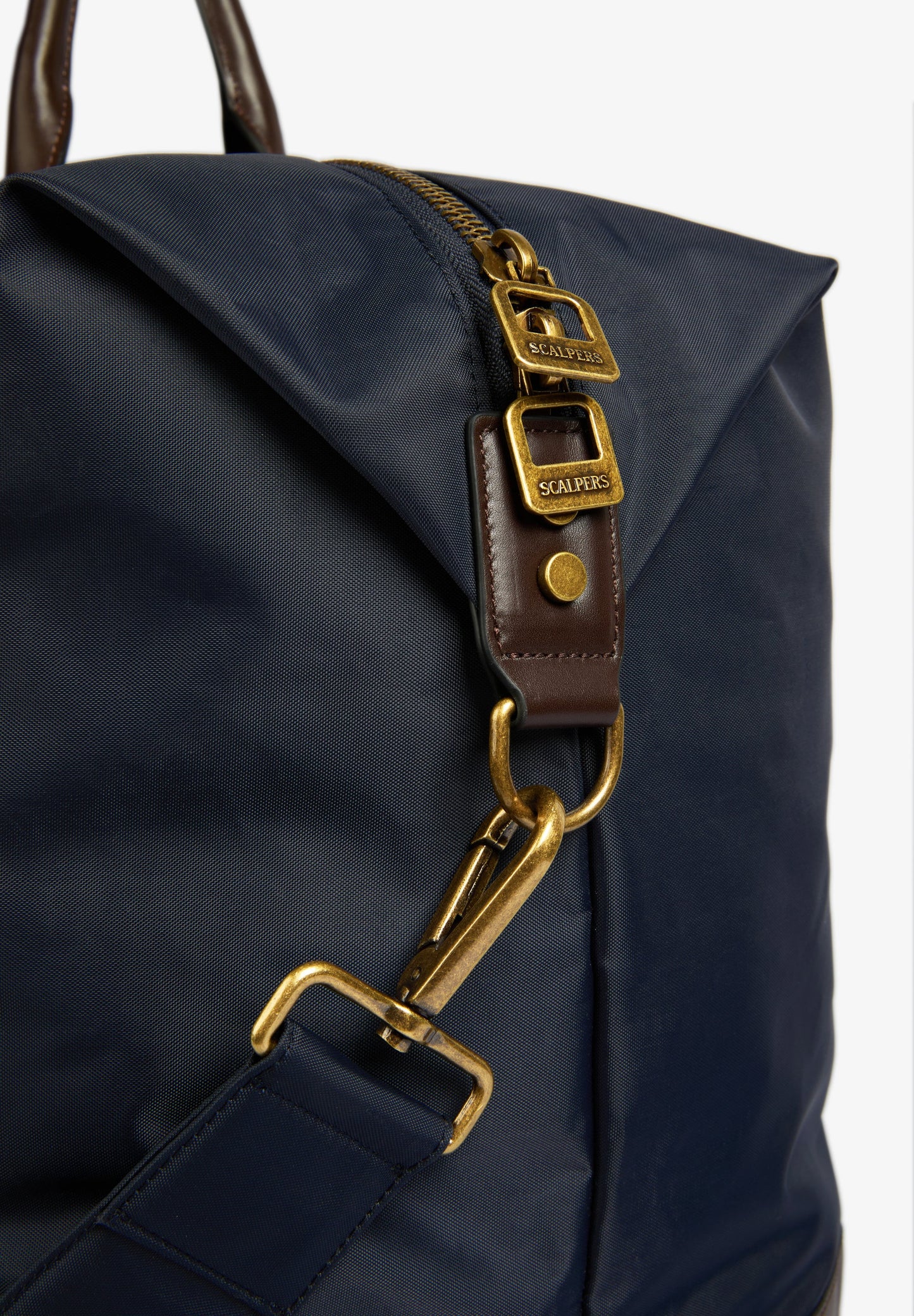 TRAVEL BAG WITH LEATHER DETAIL