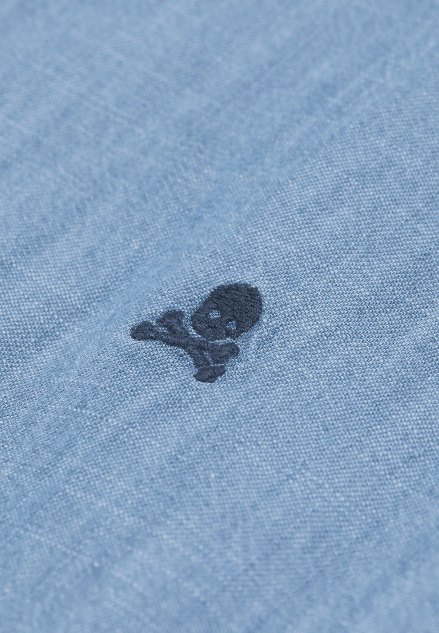 BUTTON-DOWN COLLAR DENIM SKULL SHIRT