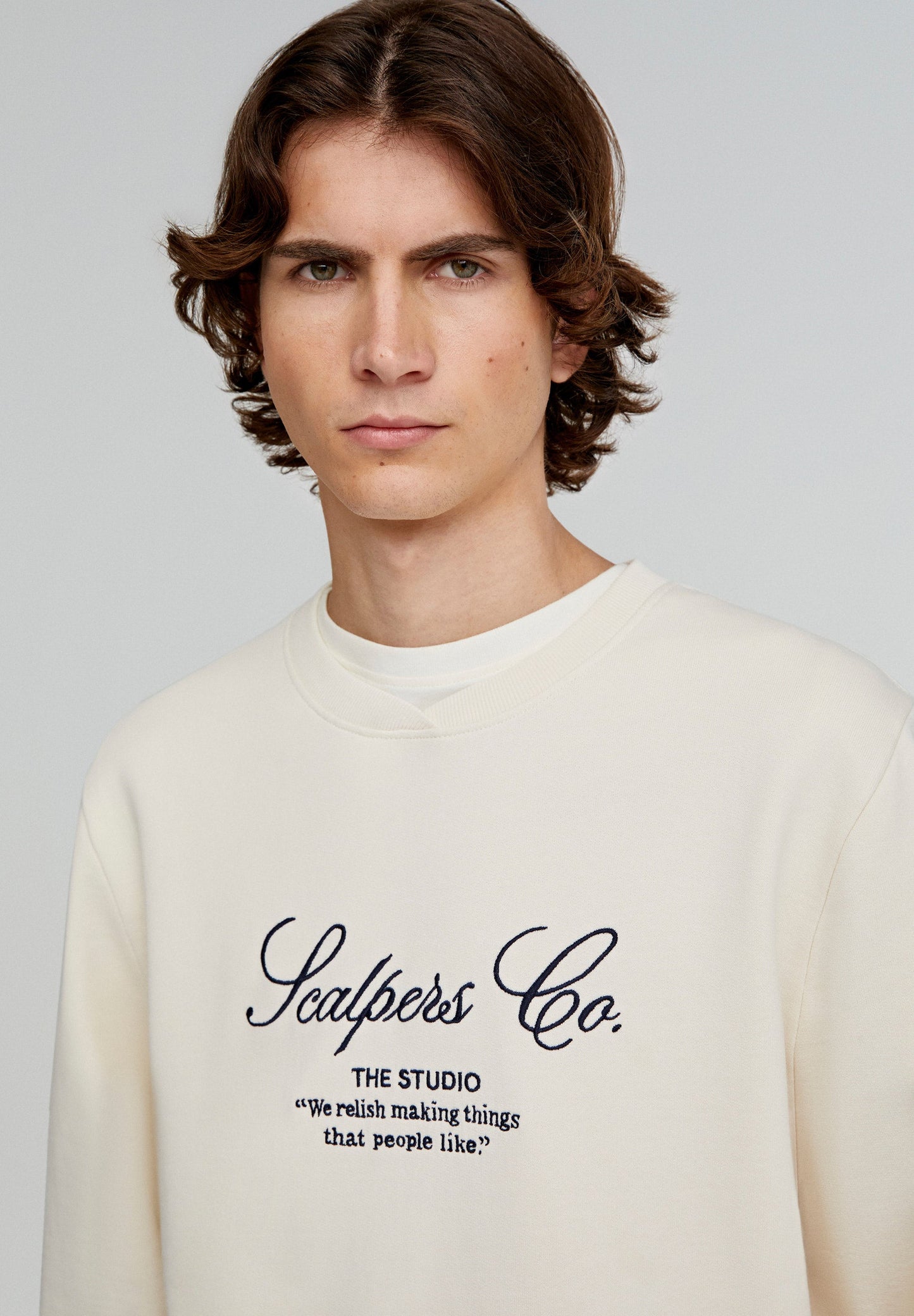 SWEAT-SHIRT AVEC LOGO SUR LE DEVANT