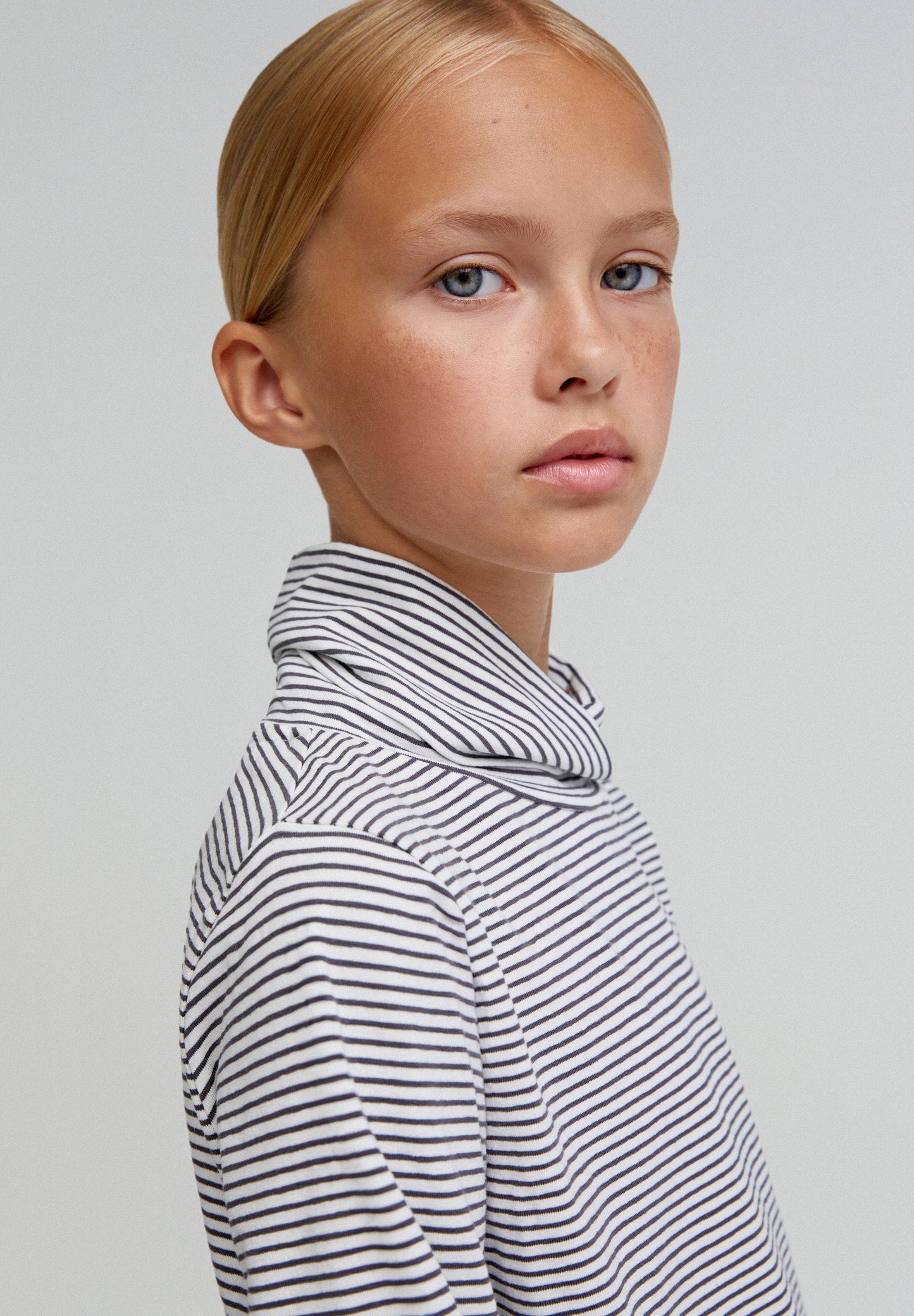 STRIPED COLLARED T-SHIRT