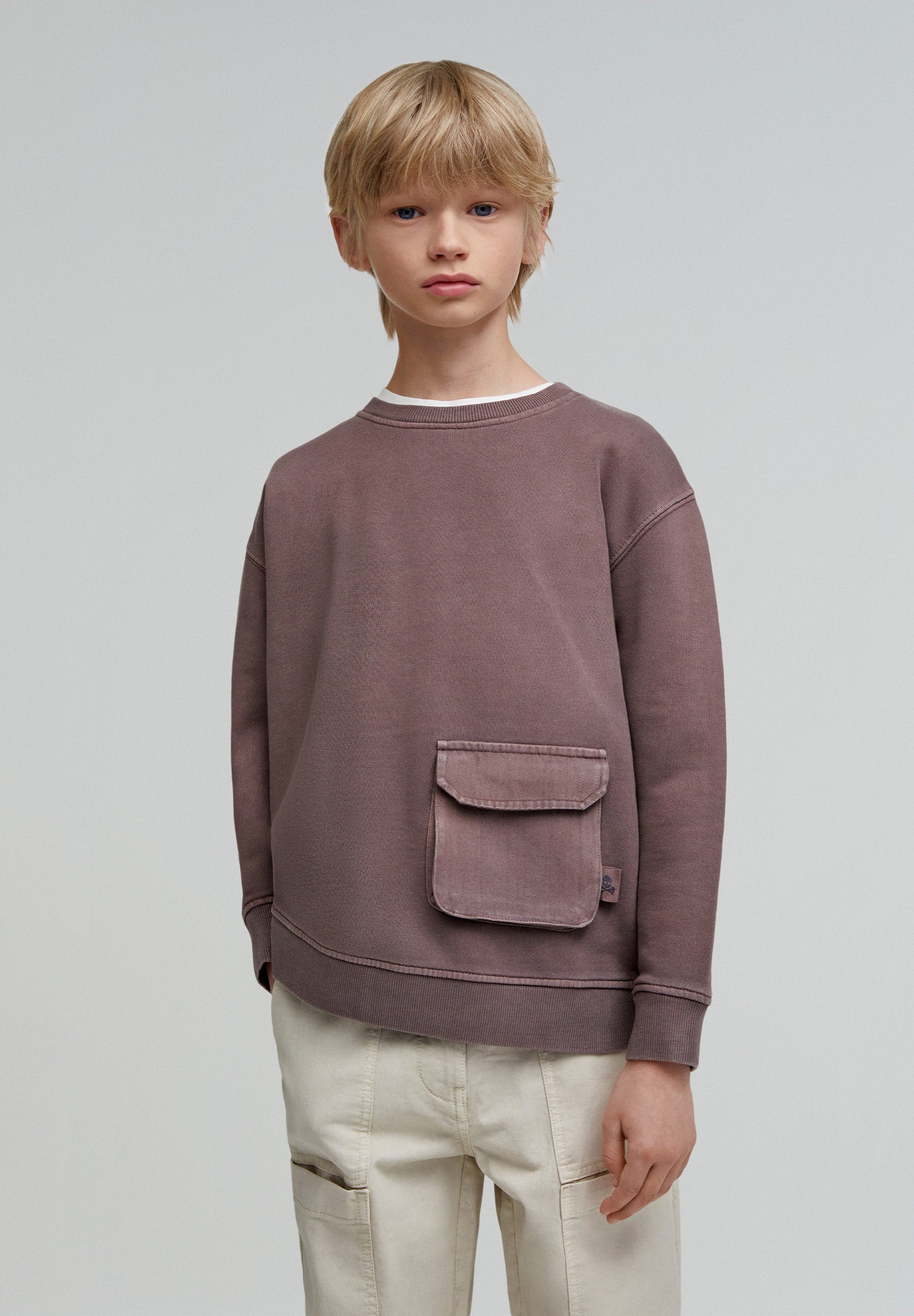 SWEATSHIRT WITH CARGO-STYLE POCKET