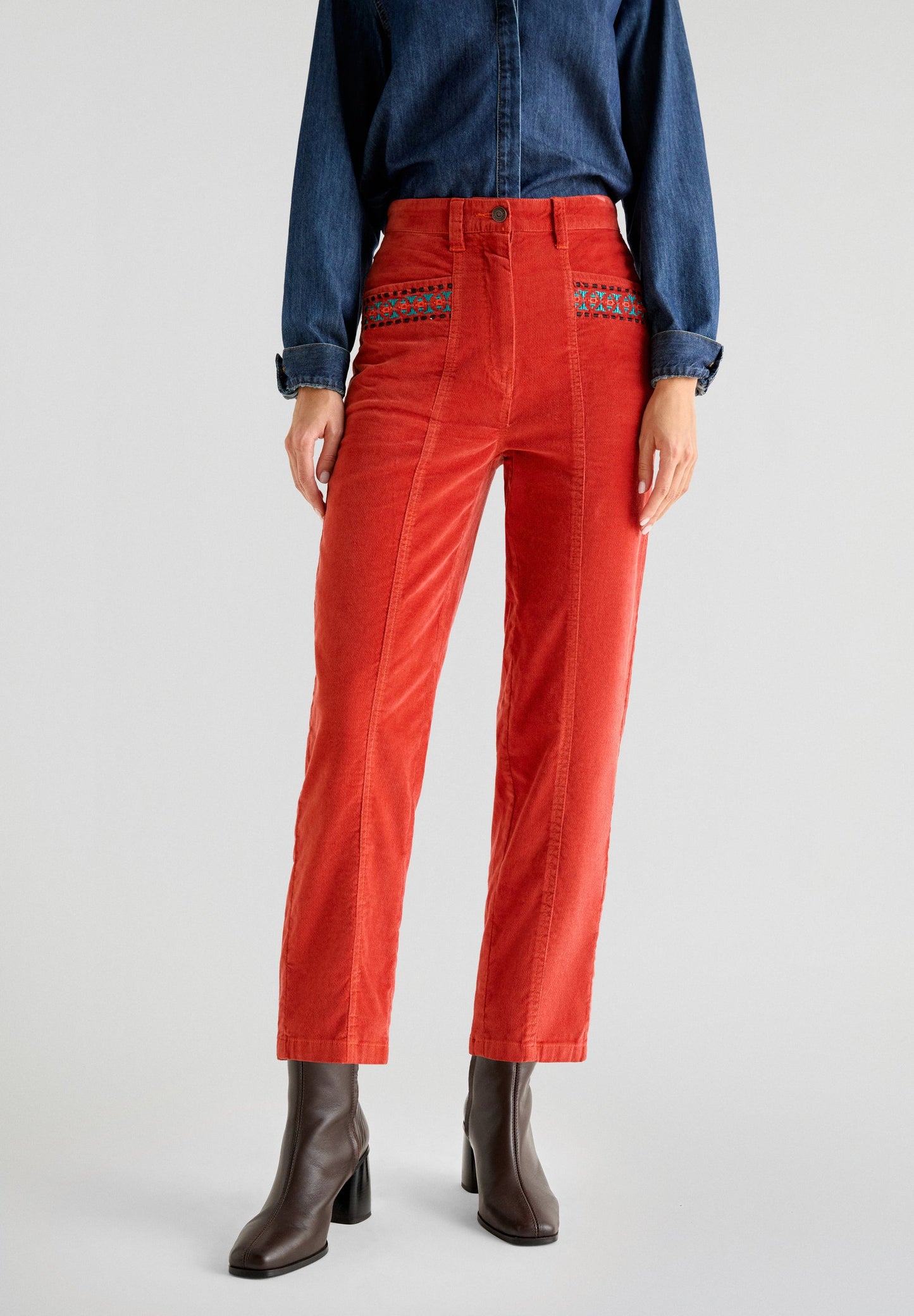 PANTALON CHINO EMB EN VELOURS