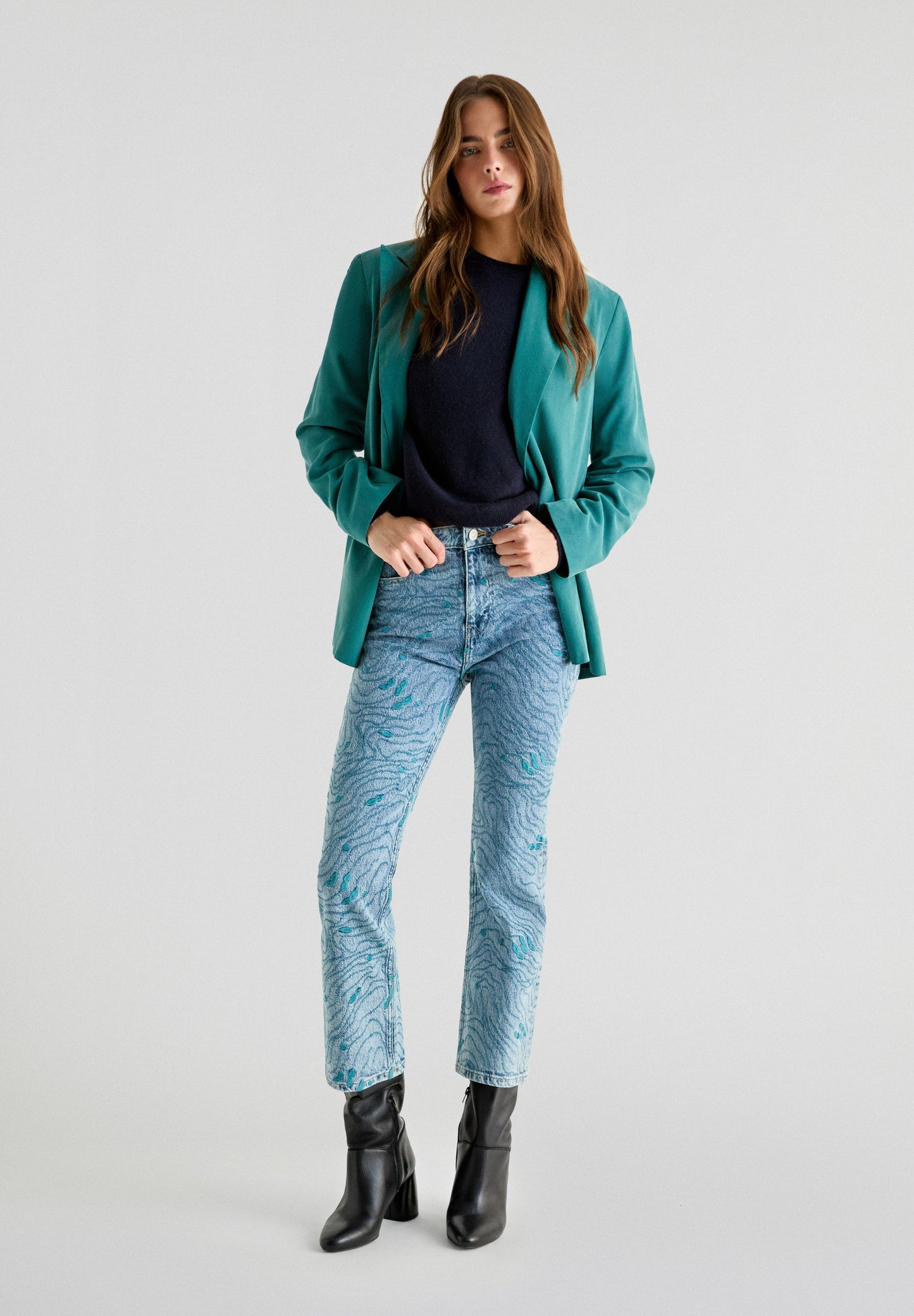 PANTALON EN DENIM EMB ONDULÉ