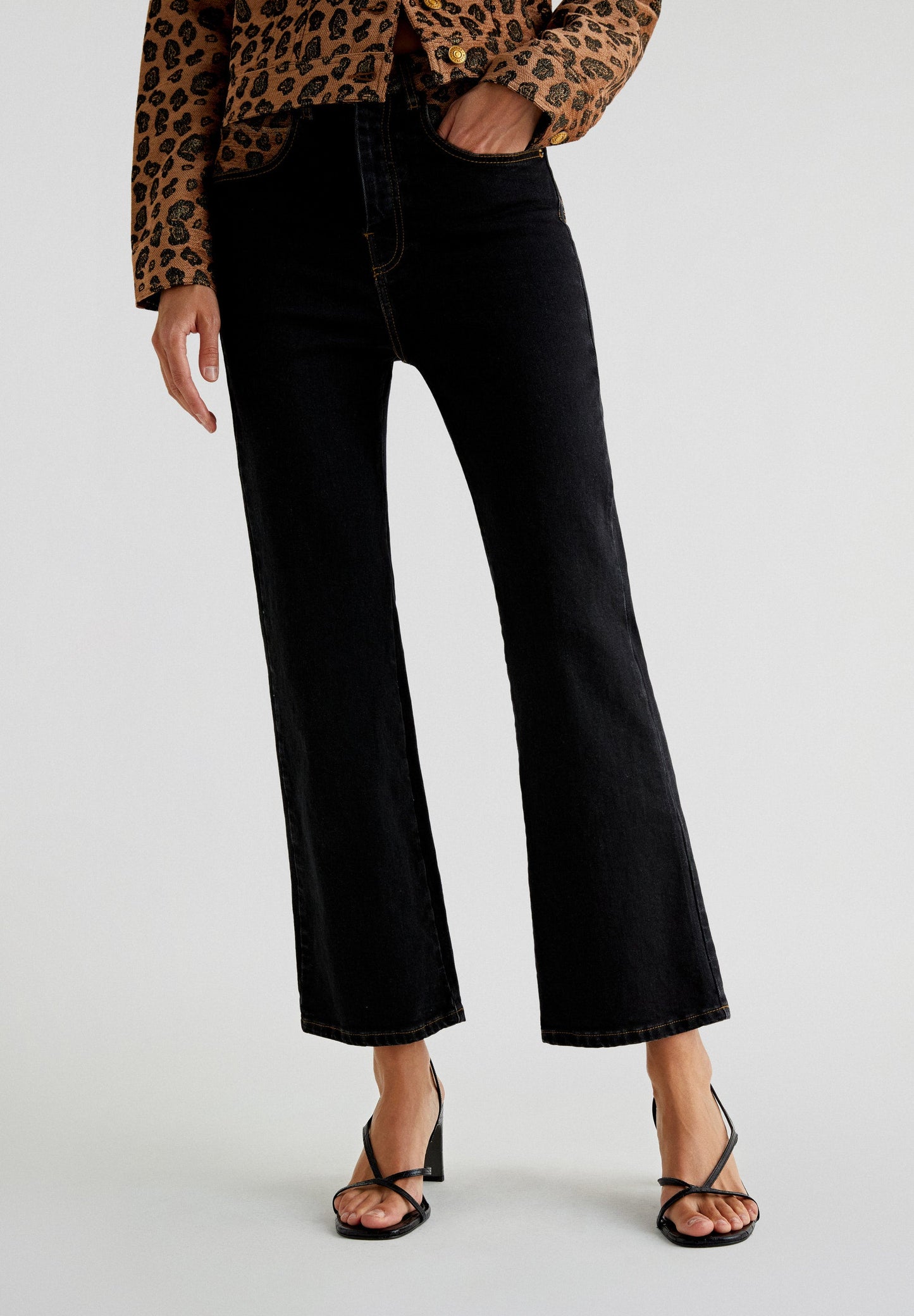 ANIMAL PRINT DETAIL JEANS