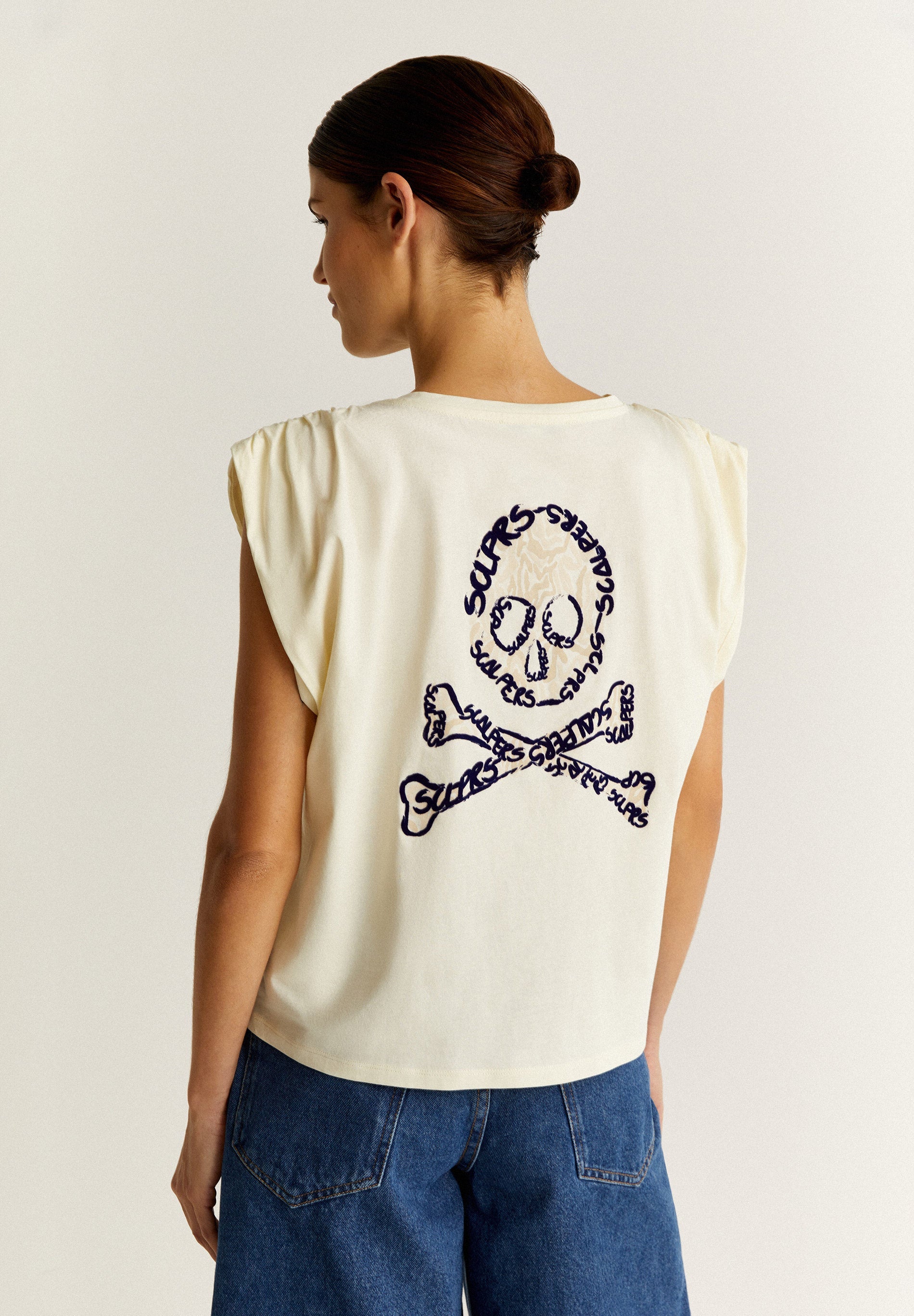 T-SHIRT WITH FLOCKED BACK PRINT