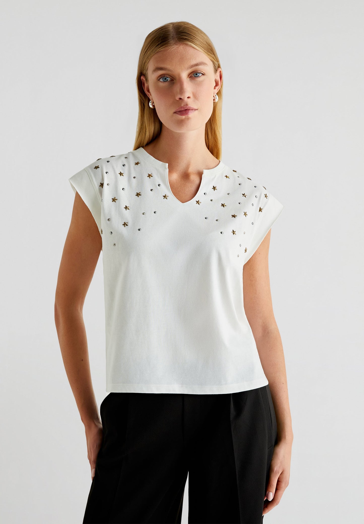 SHOULDER STUDS TEE