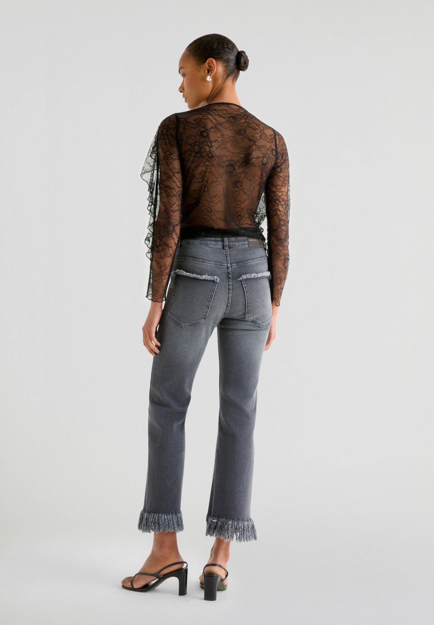 JEANS WITH FRAYED HEM