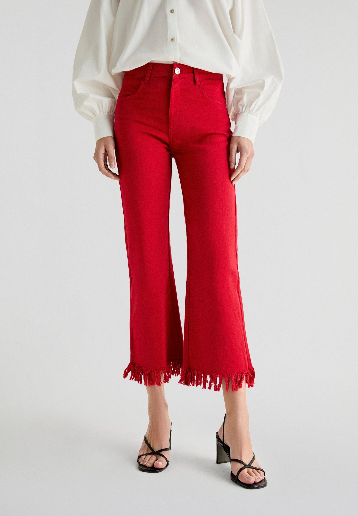 JEANS WITH FRAYED HEM