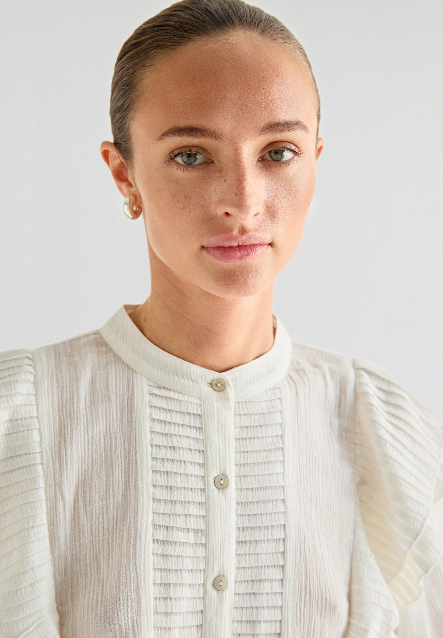 PLEAT RUFFLE SHIRT