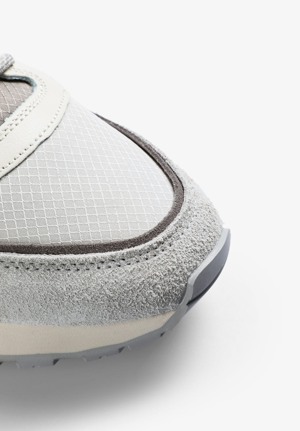 SNEAKERS LIGERAS CALAVERA CONTRASTE - Scalpers