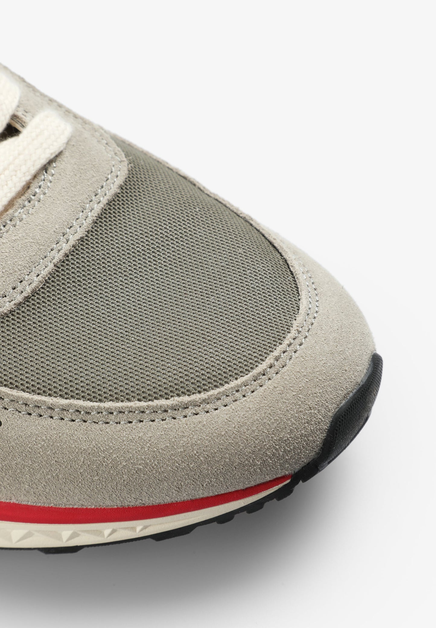 TENNIS SKULL DÉTAIL CONTRASTANT