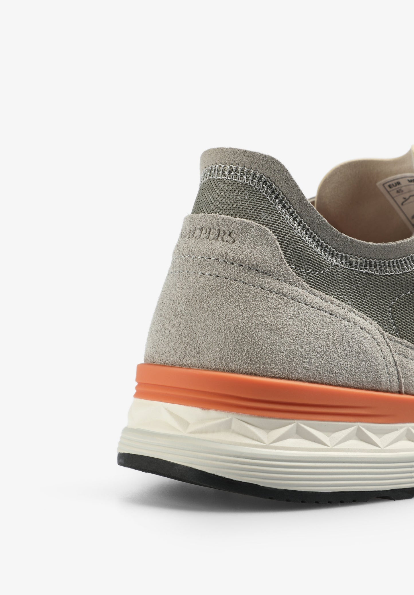 TENNIS SKULL DÉTAIL CONTRASTANT