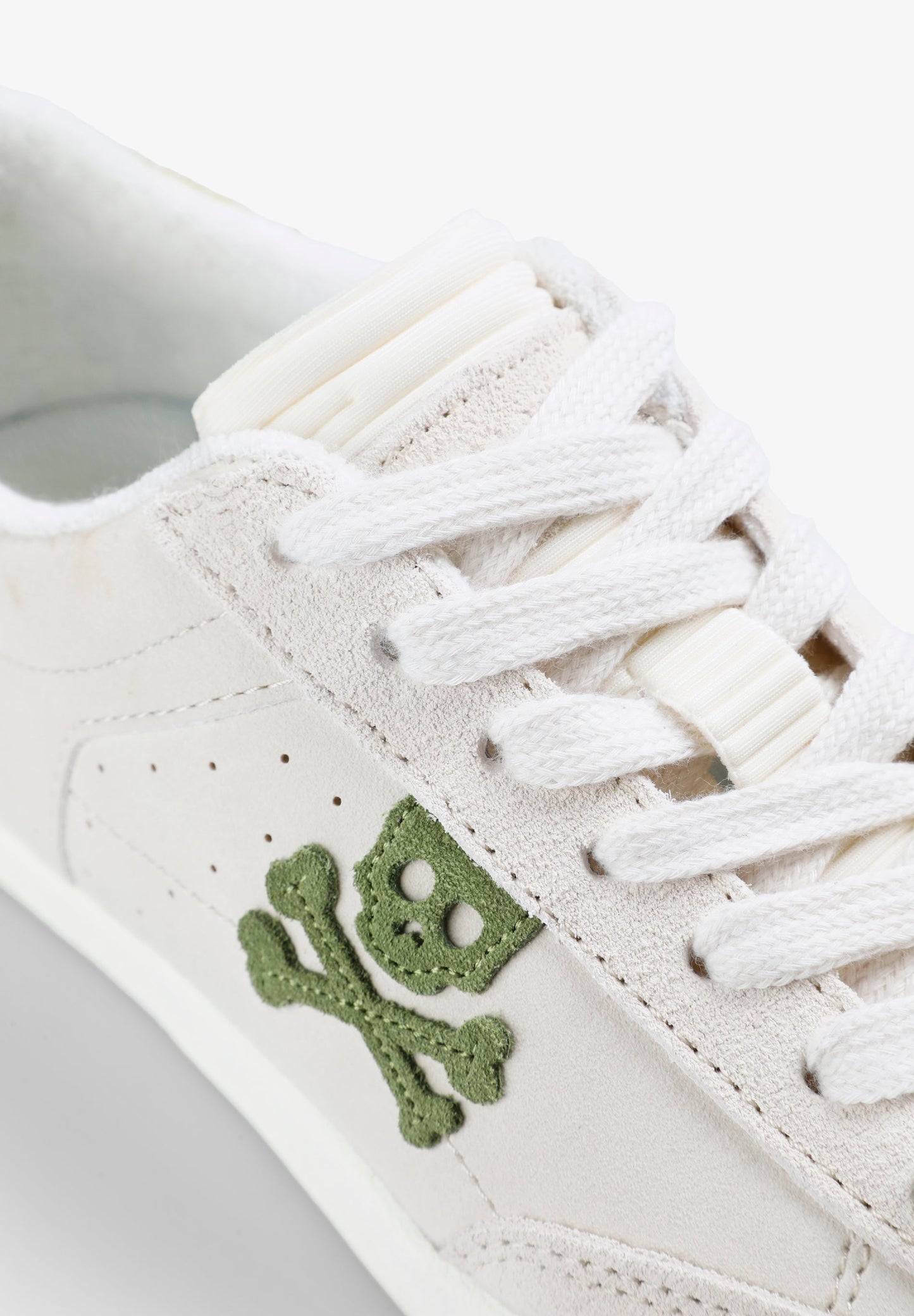 LOW TOP SNEAKERS WITH SIDE SKULL