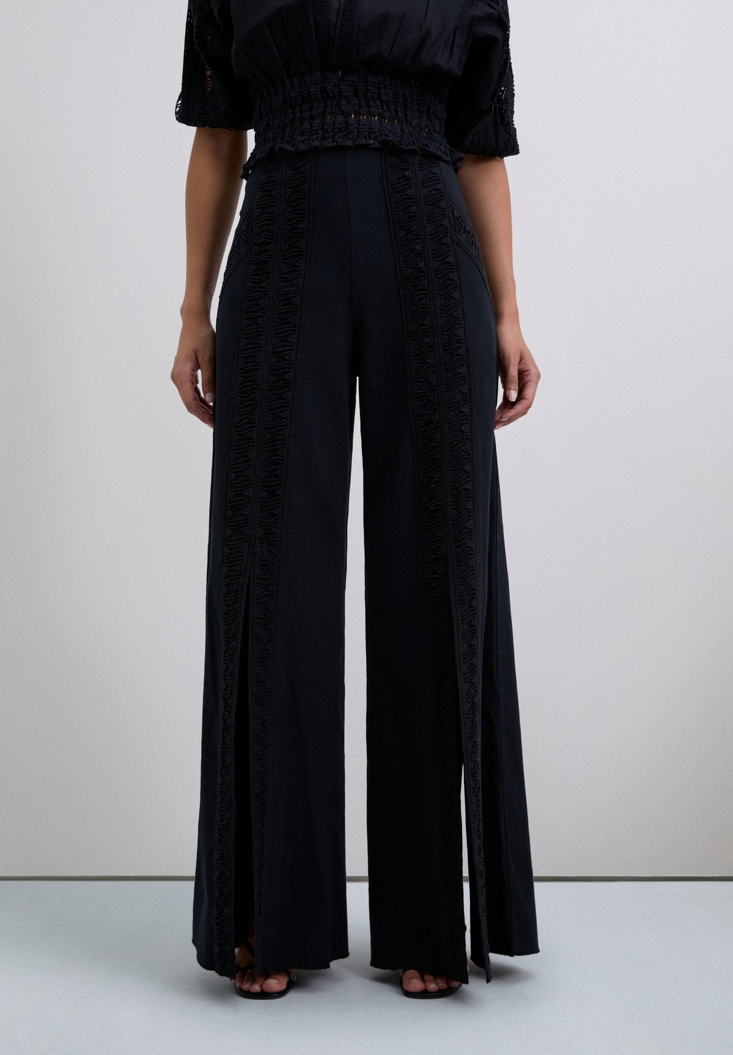 TROUSERS WITH EMBROIDERED DETAIL