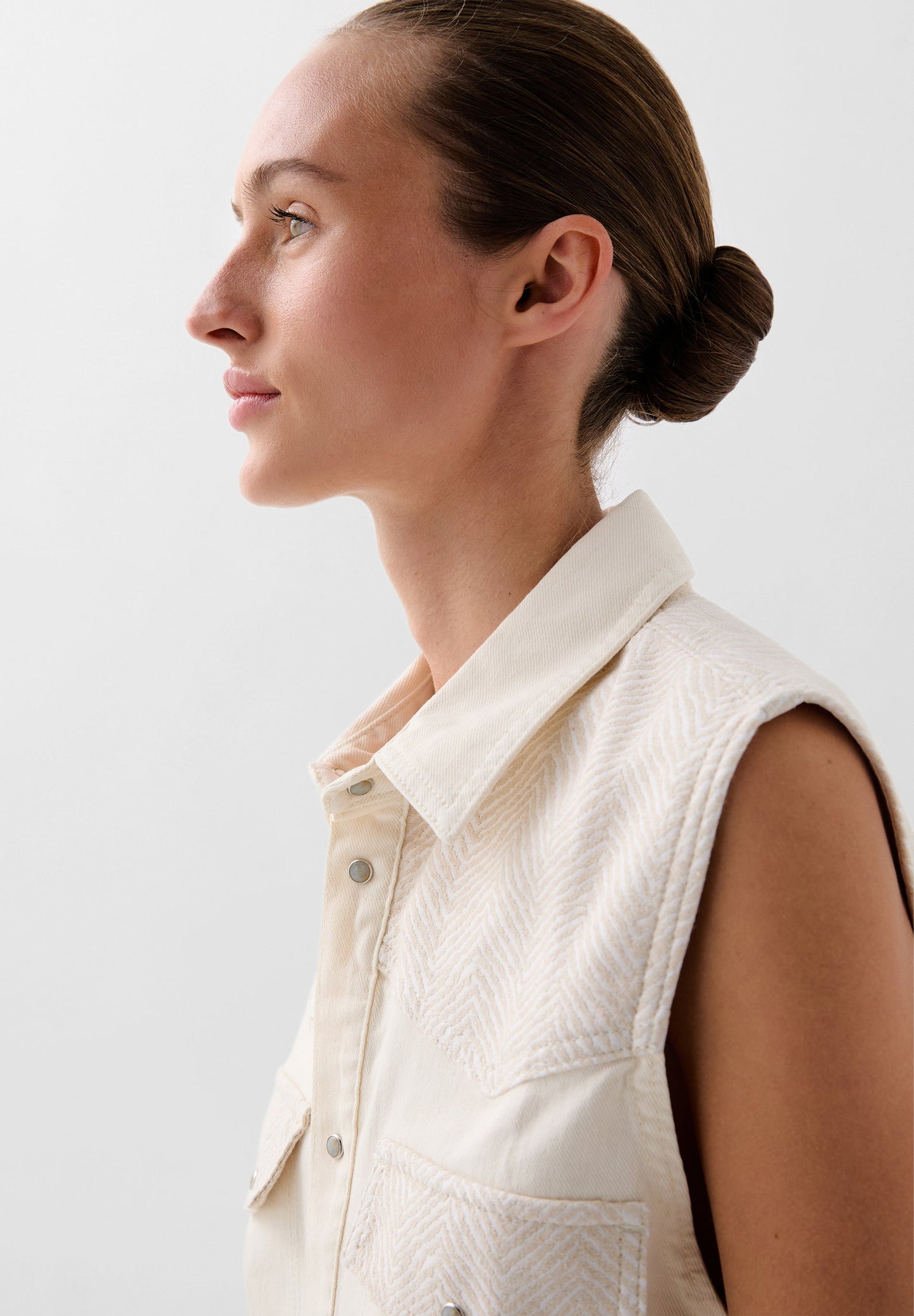 GILET WITH CONTRAST POCKETS