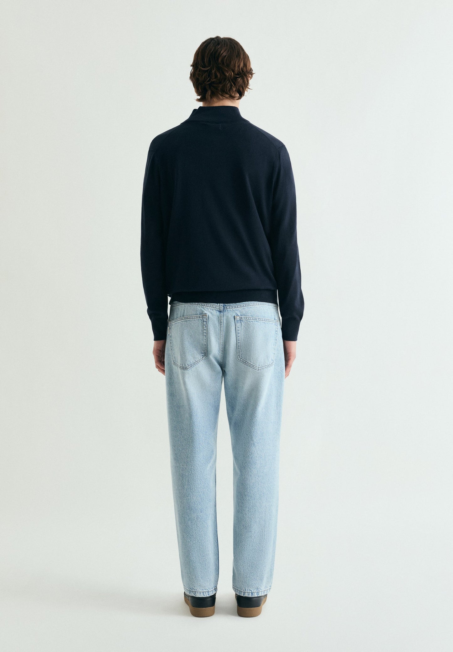 CROPPED FIT JEANS