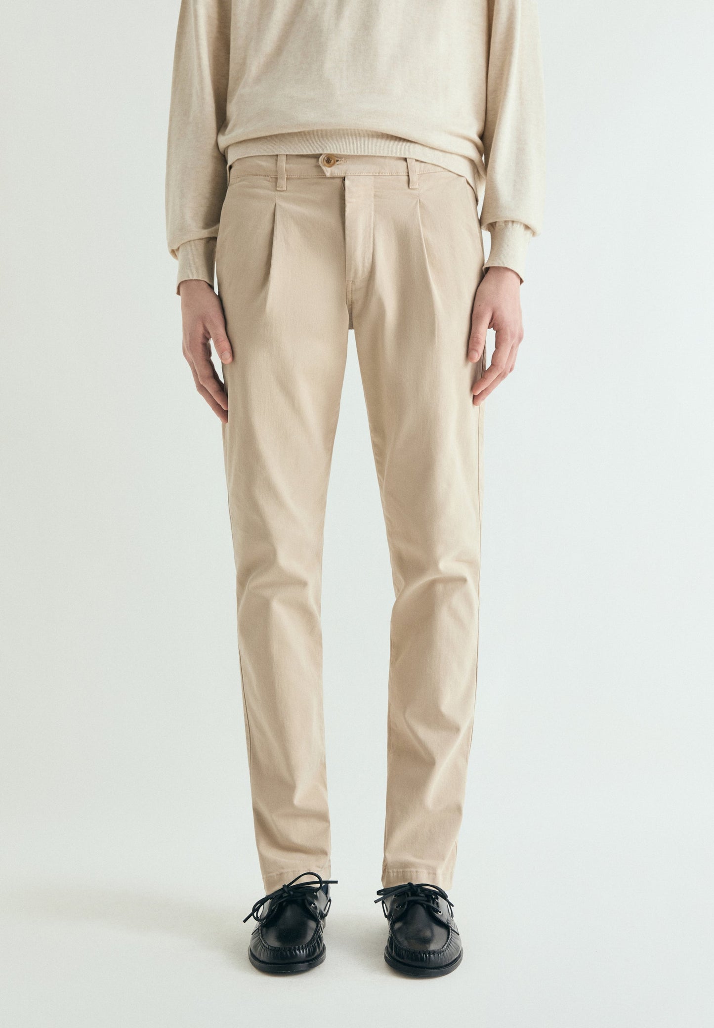 CHINO TROUSERS WITH DARTS