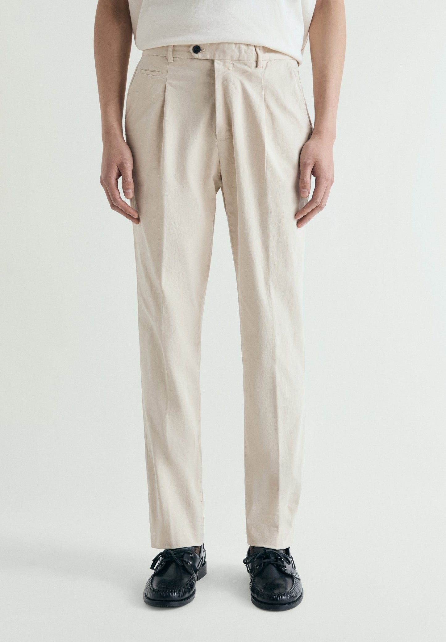 CHINO TROUSERS WITH DARTS