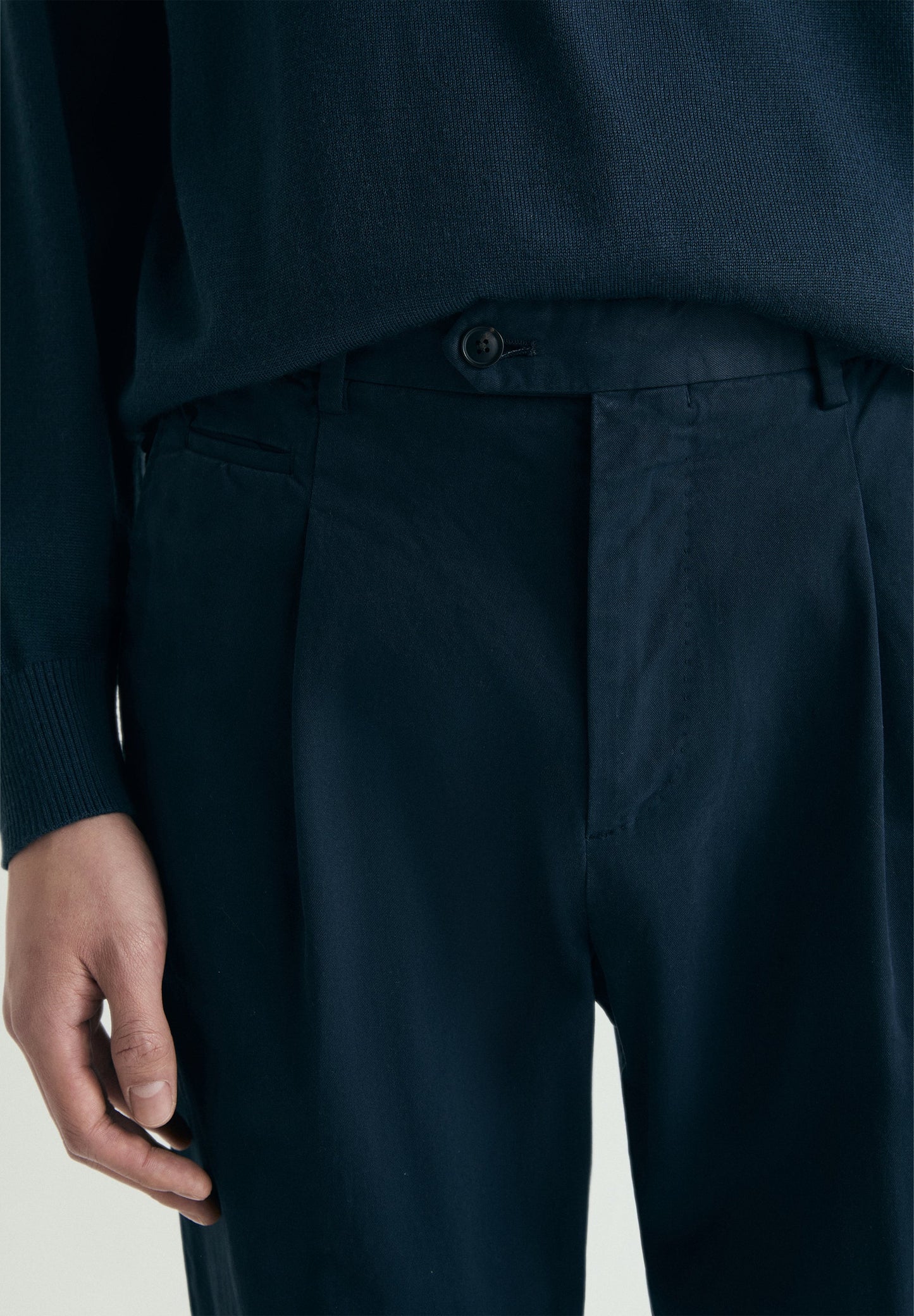 CHINO TROUSERS WITH DARTS