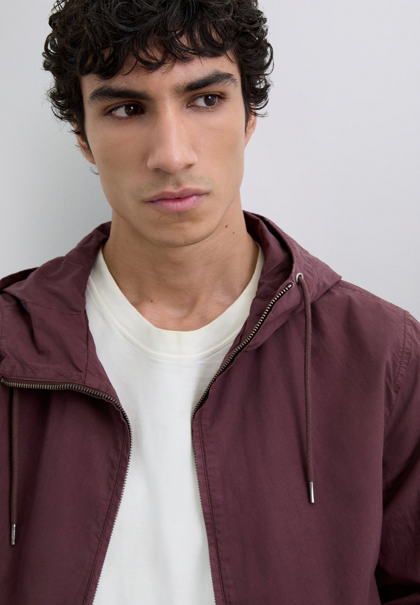 LIGHTWEIGHT JACKET WITH HOOD