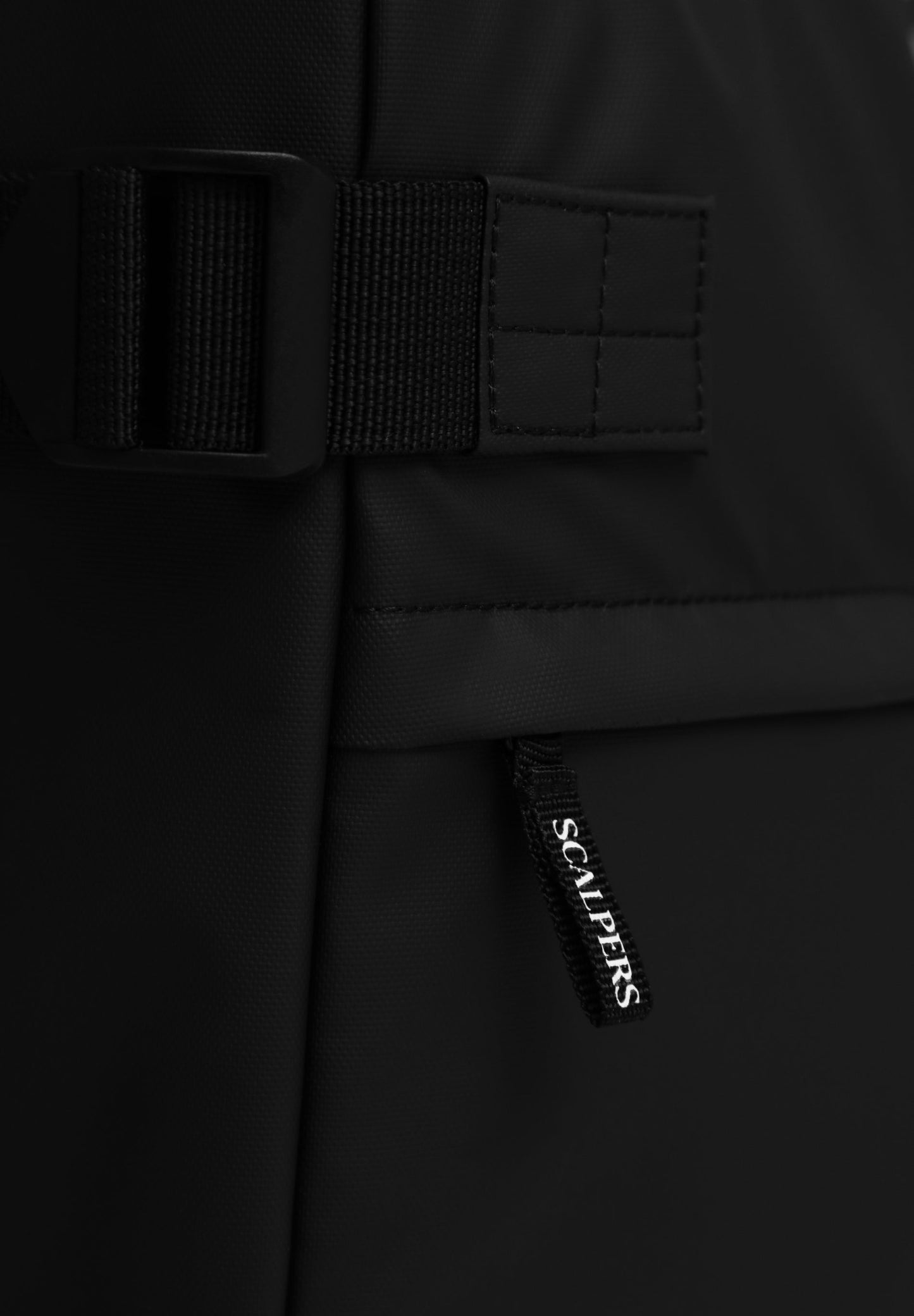 SKULL TRAVEL SUITCASE