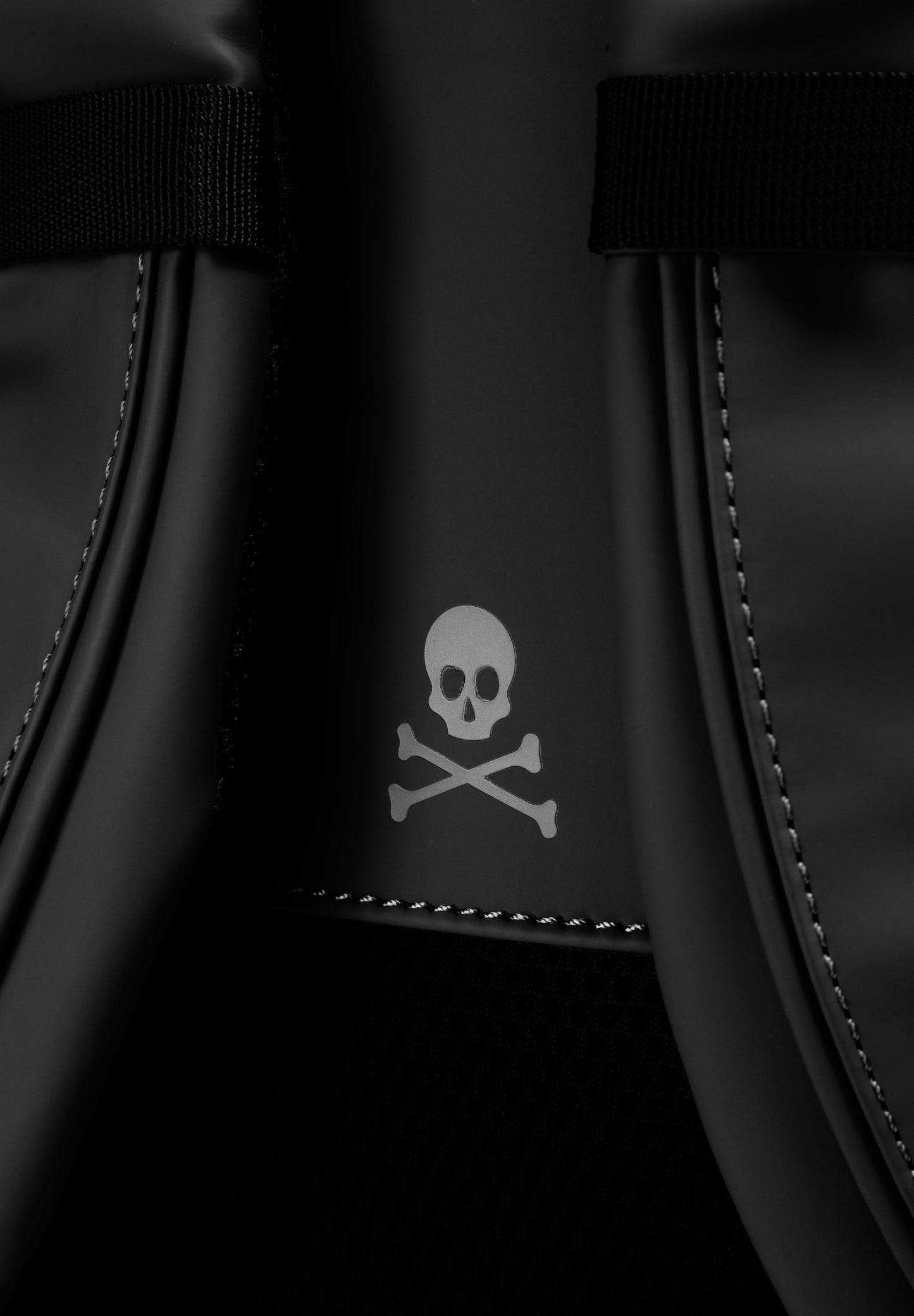 TECHNICAL BACKPACK WITH SKULL