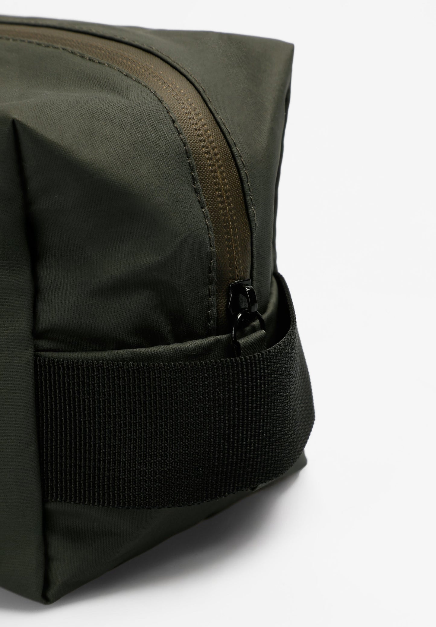 WAXED TRAVEL TOILETRY BAG