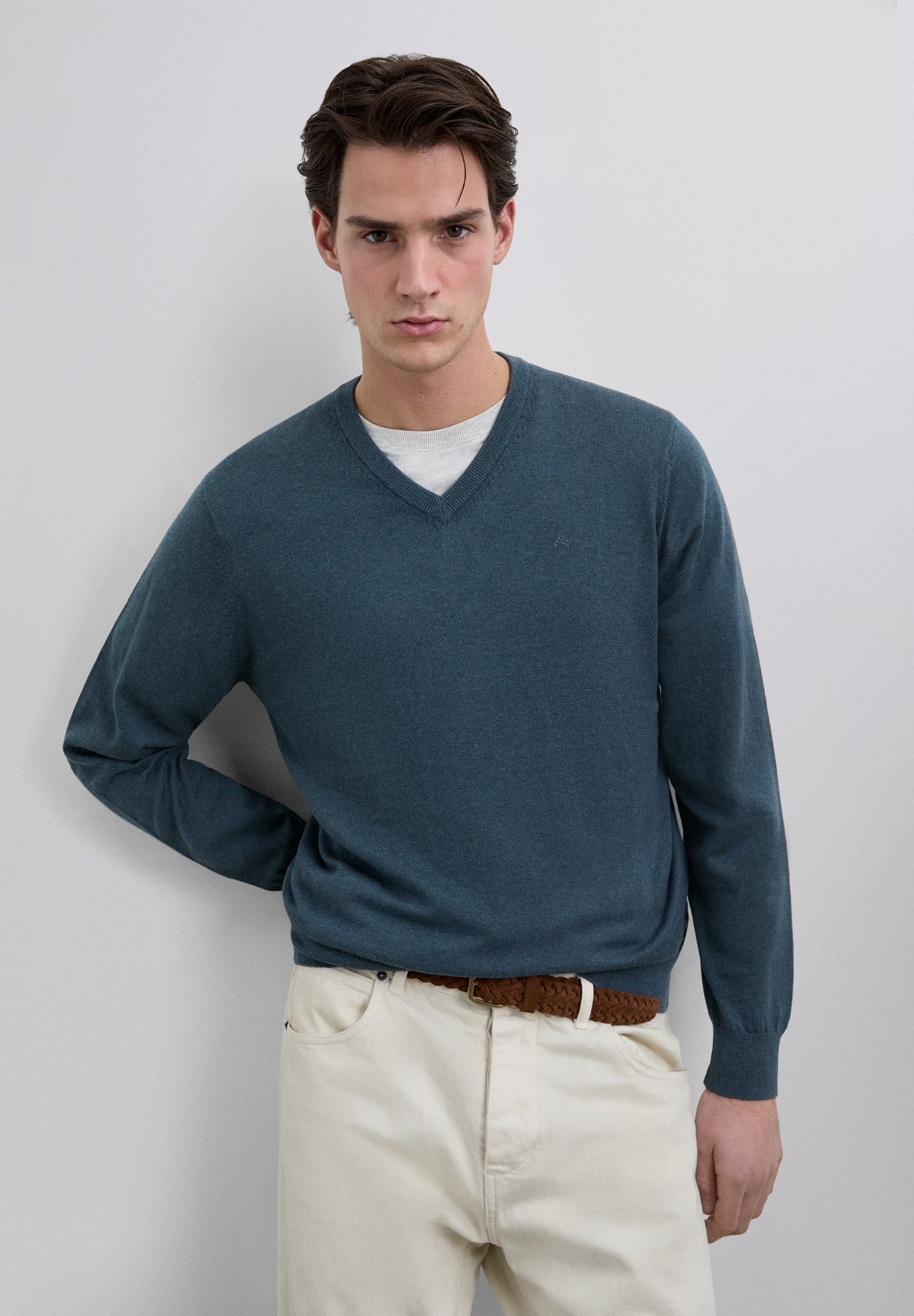 V-NECK SKULL SWEATER