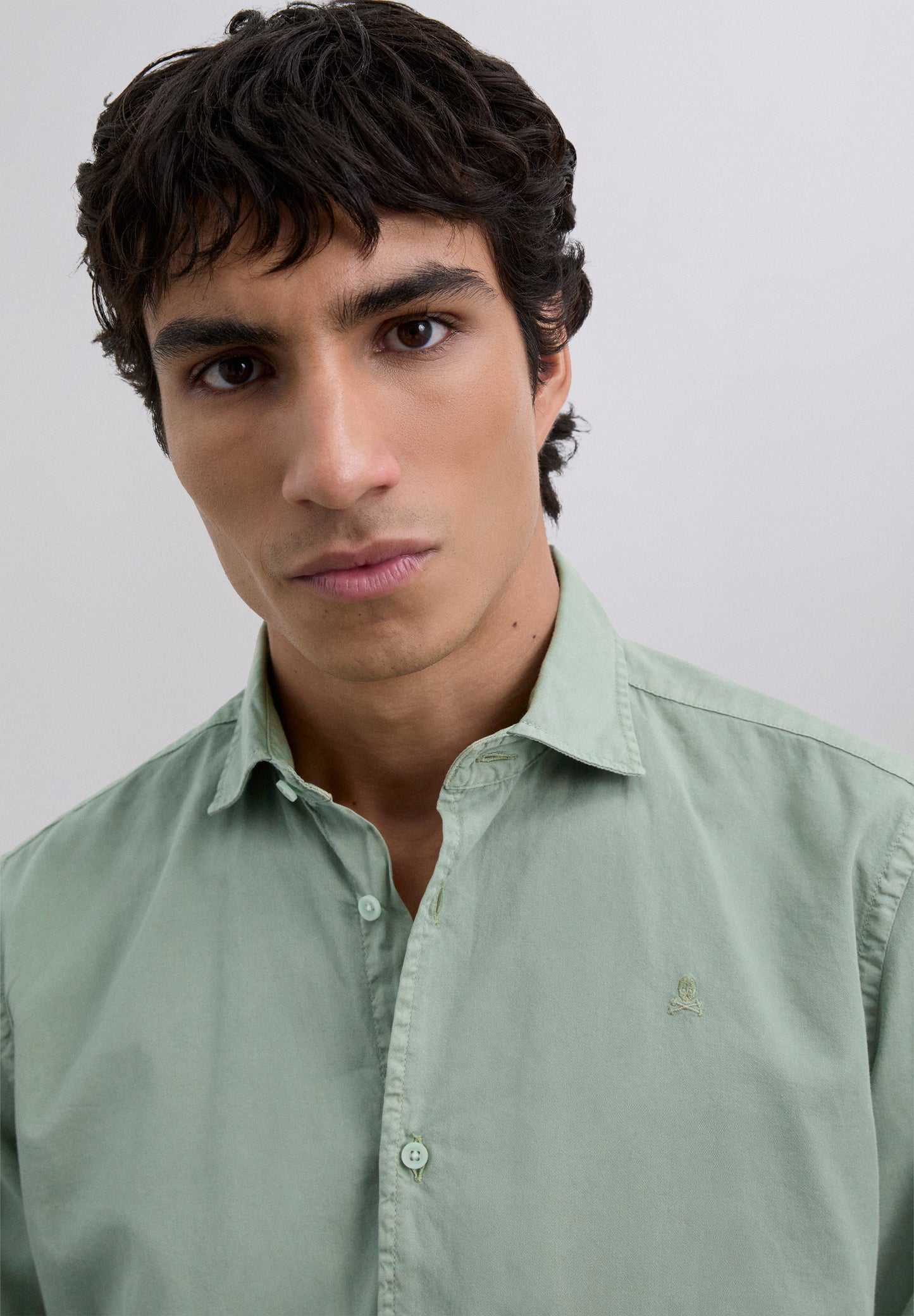 CAMISA REGULAR FIT BORDADA - Scalpers