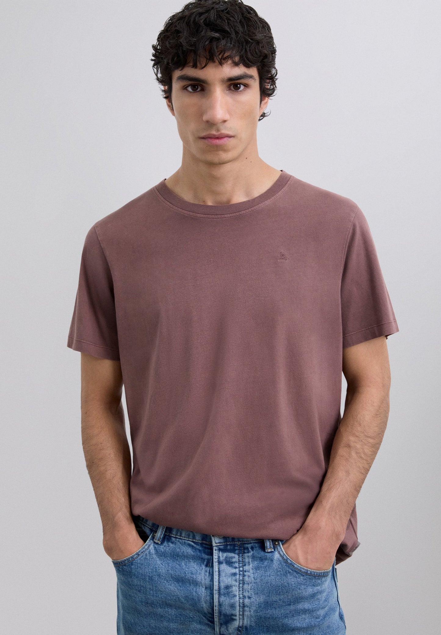 T-SHIRT WITH MATCHING EMBROIDERED SKULL