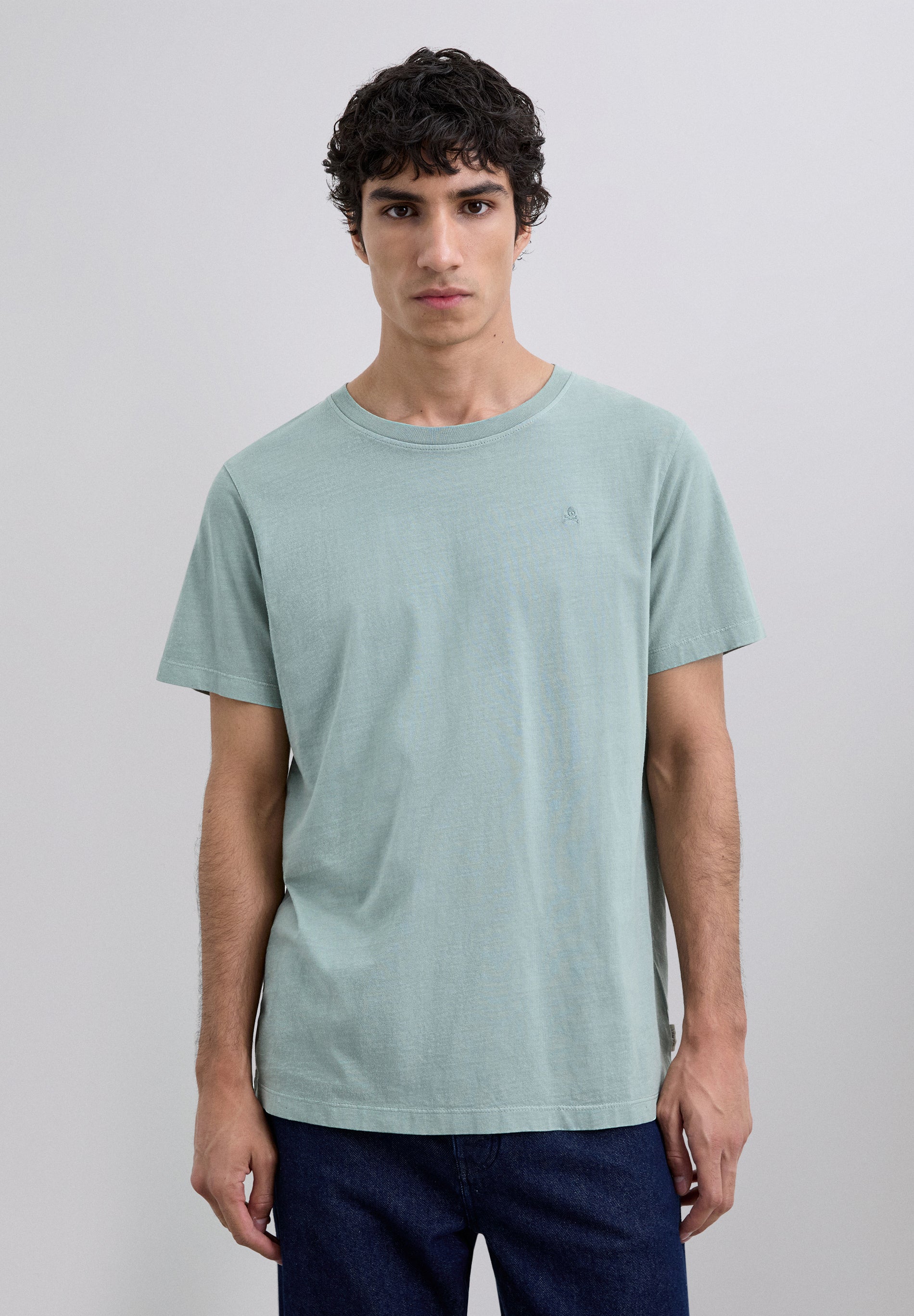 T-SHIRT WITH MATCHING EMBROIDERED SKULL