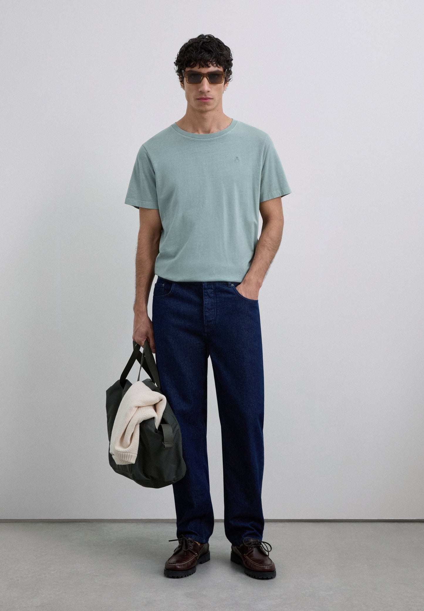 T-SHIRT WITH MATCHING EMBROIDERED SKULL