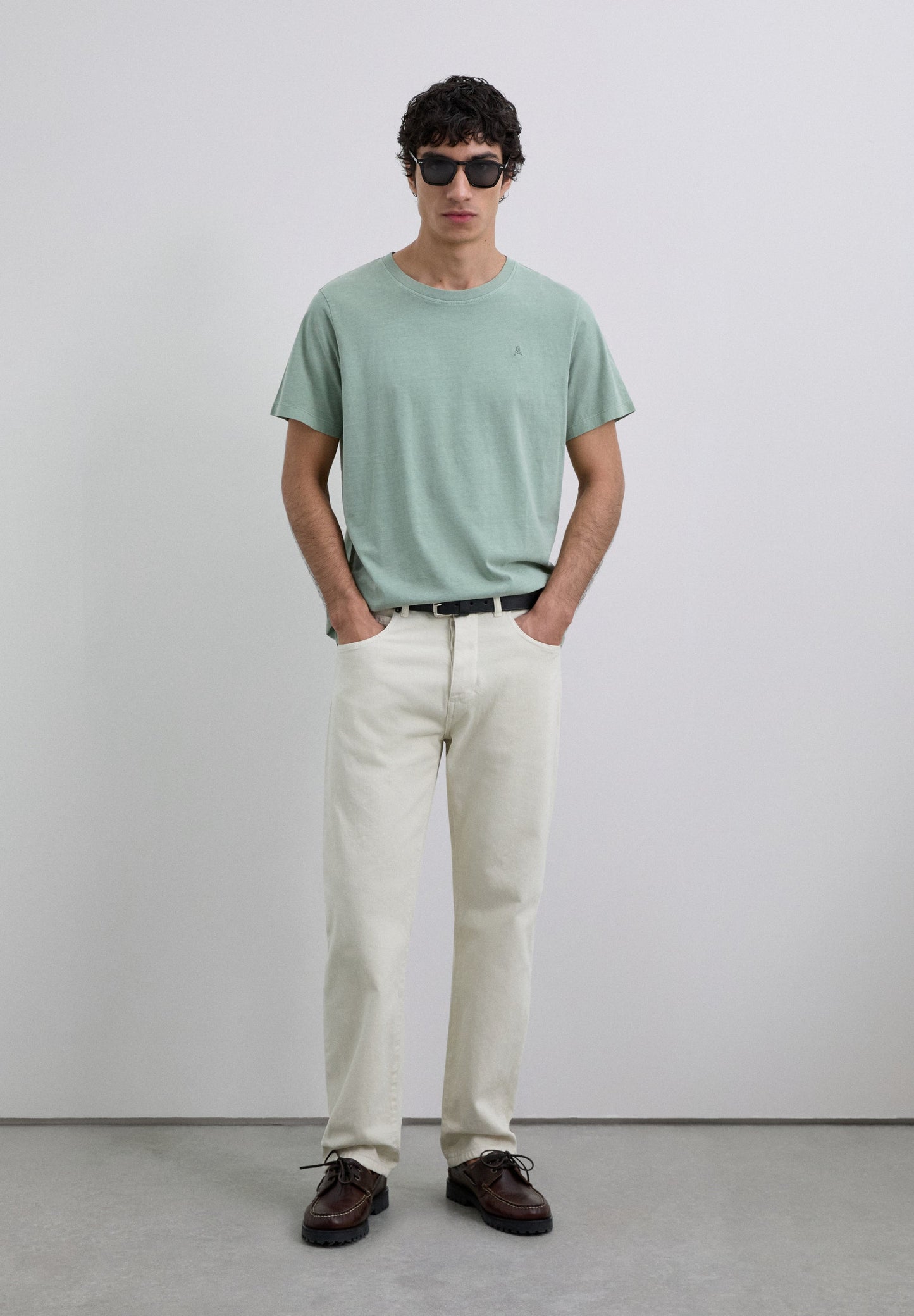 T-SHIRT WITH MATCHING EMBROIDERED SKULL