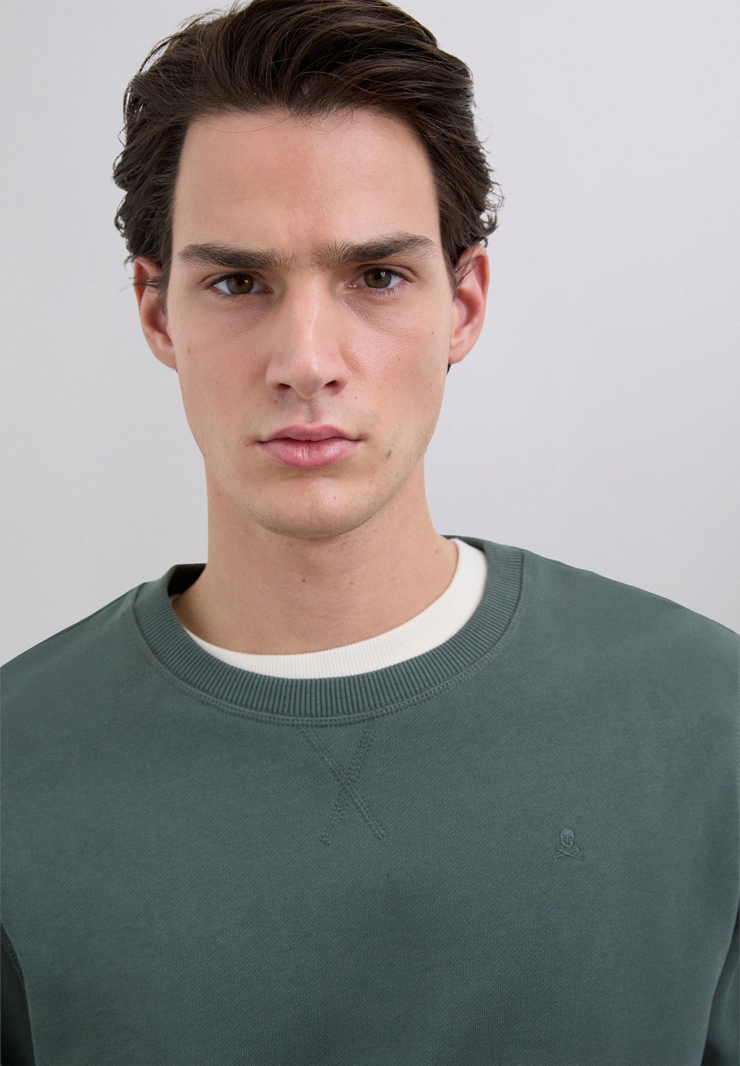 SWEATSHIRT WITH EMBROIDERED SKULL